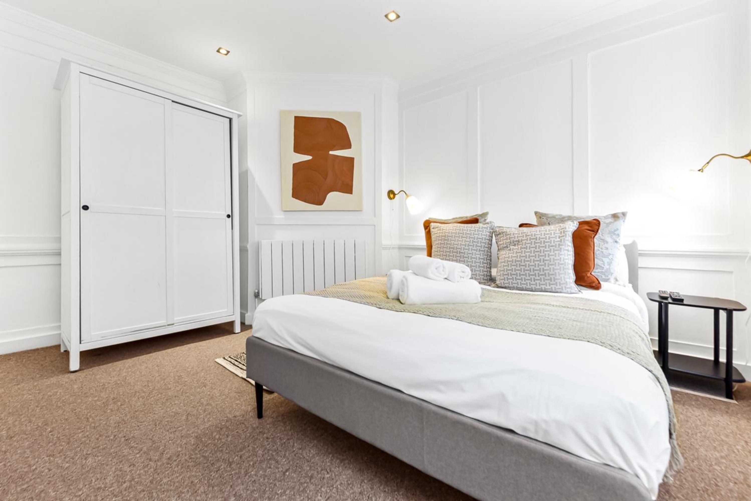 2 Bed House- Piccadilly