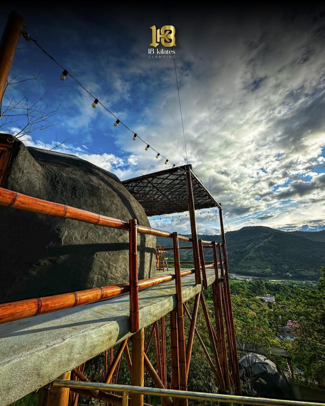 18 Kilates Glamping