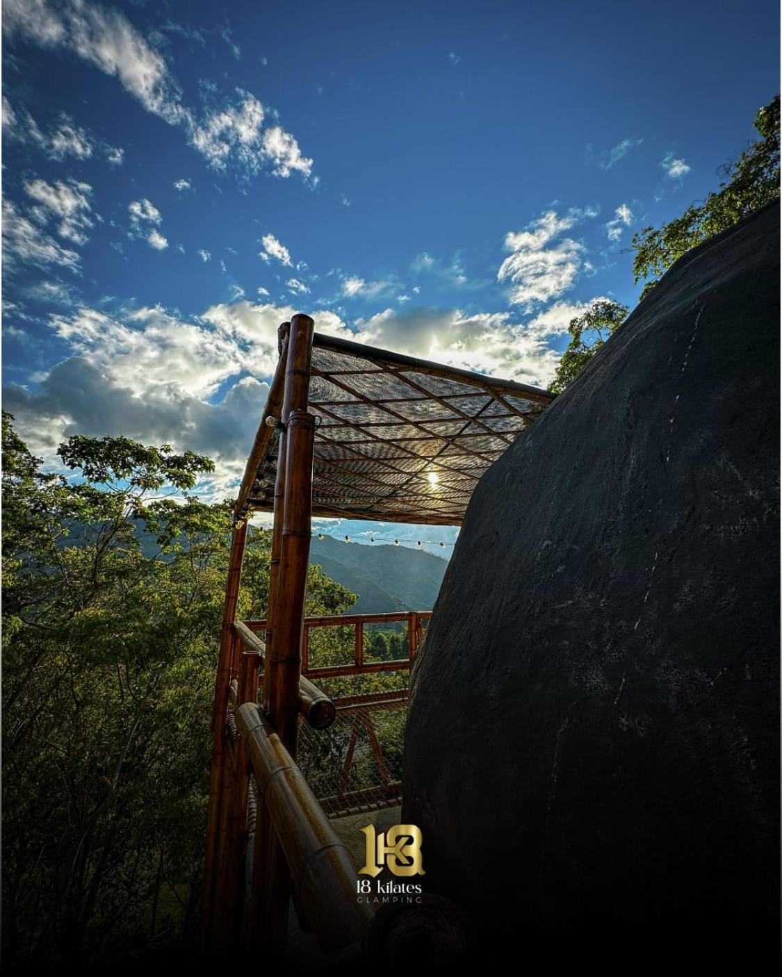 18 Kilates Glamping
