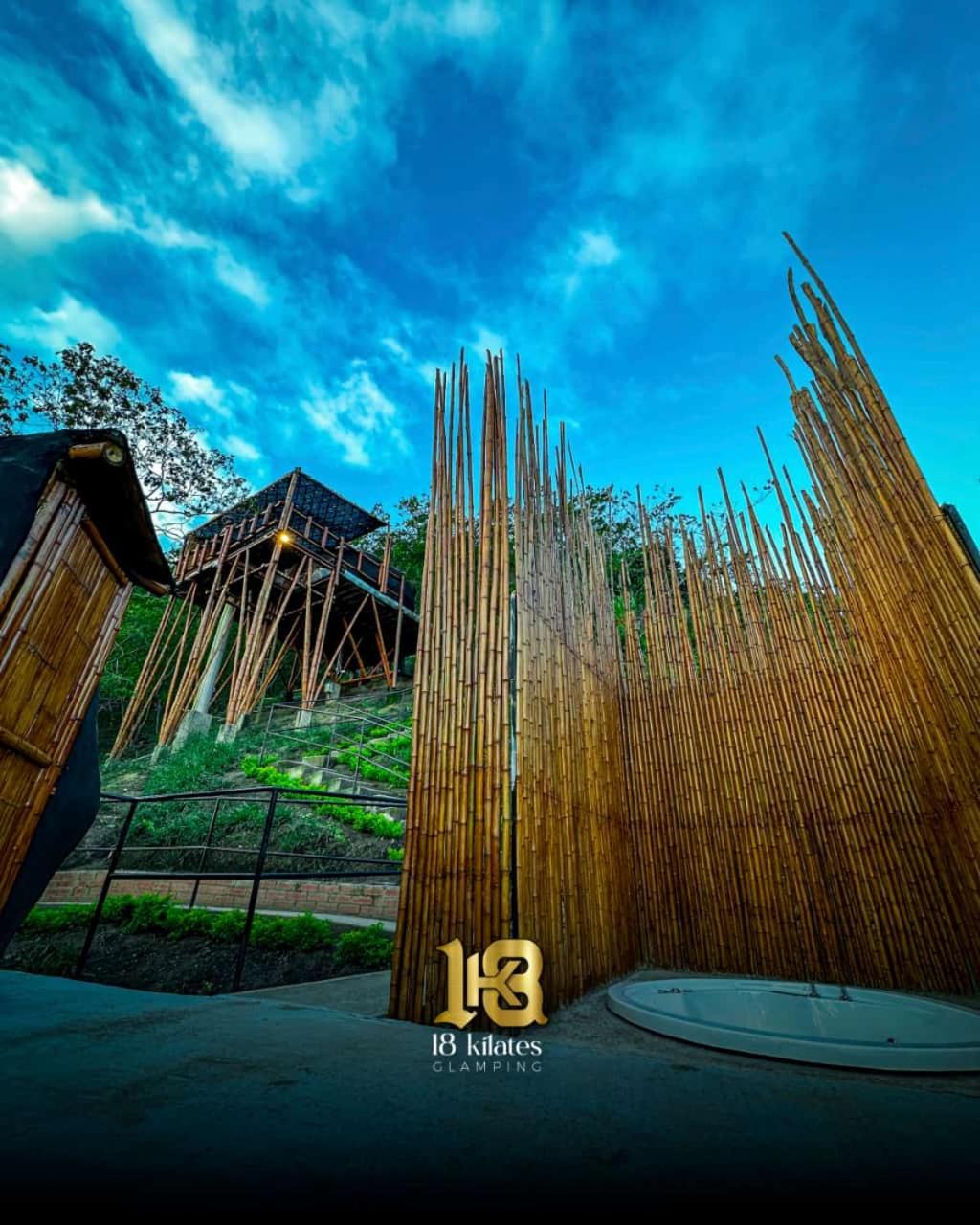 18 Kilates Glamping