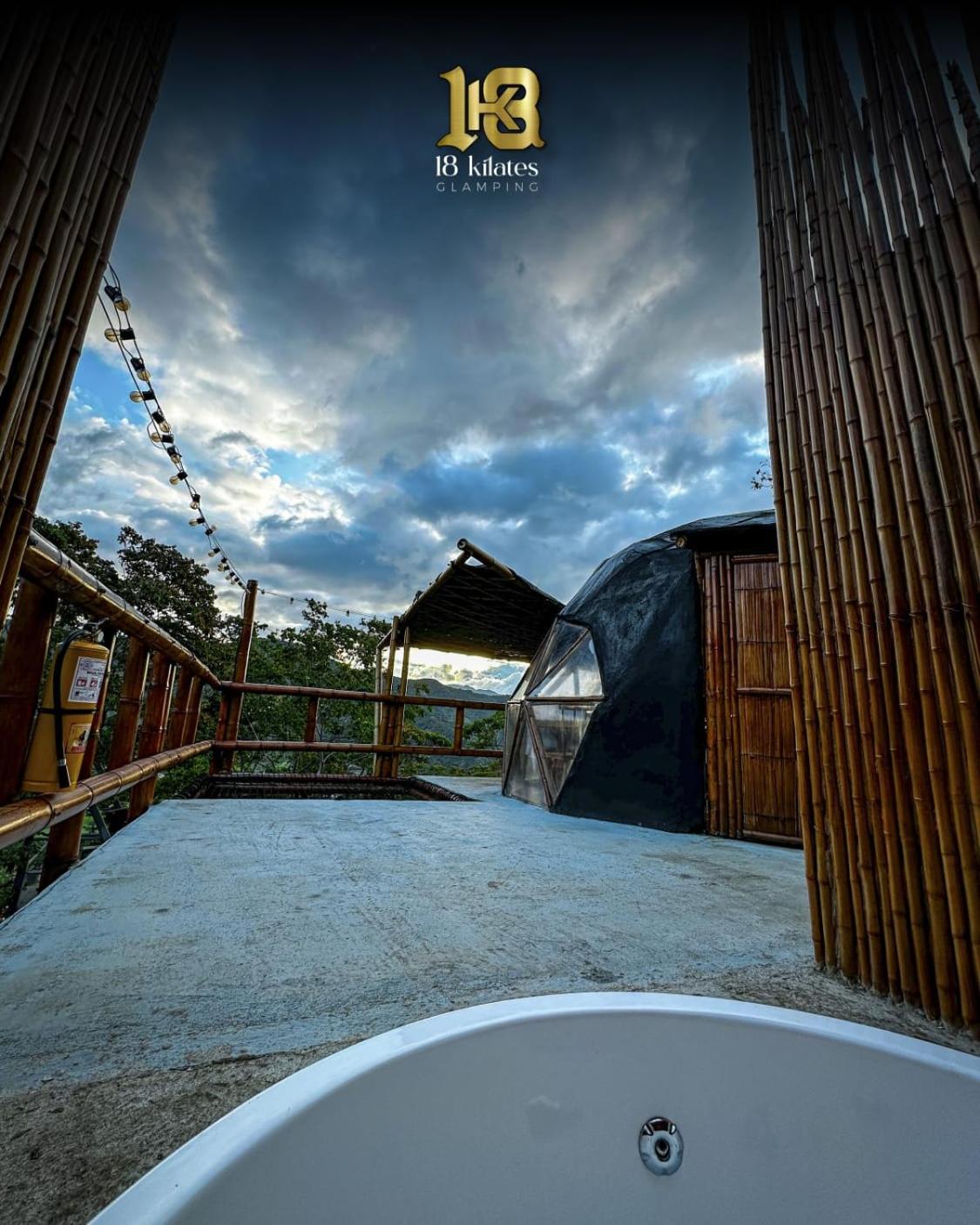 18 Kilates Glamping