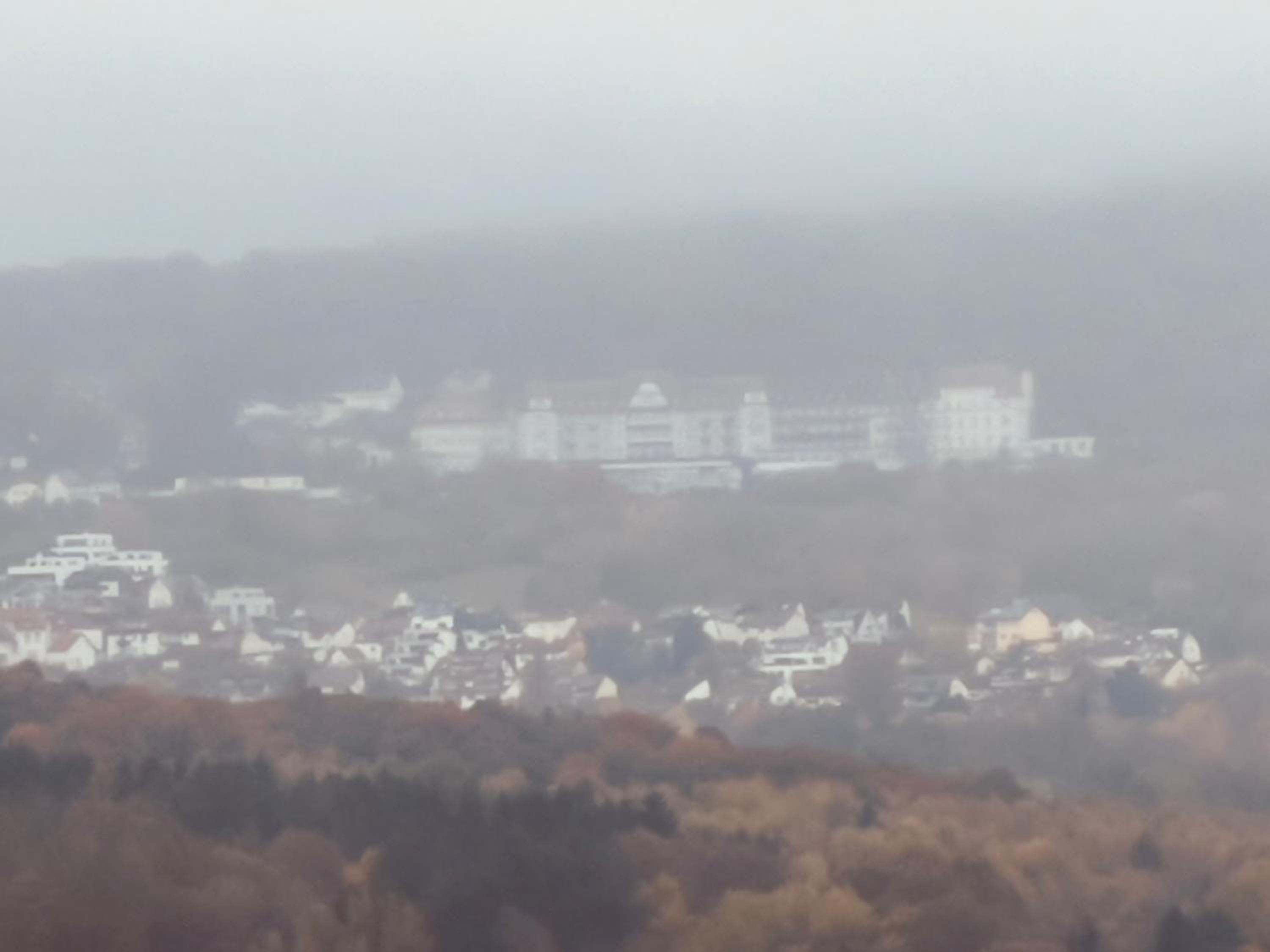 Apartment mit schöner Aussicht auf den Großen Feldberg & Burg Königstein & Frei PARKPLATZ auf Straßenseite