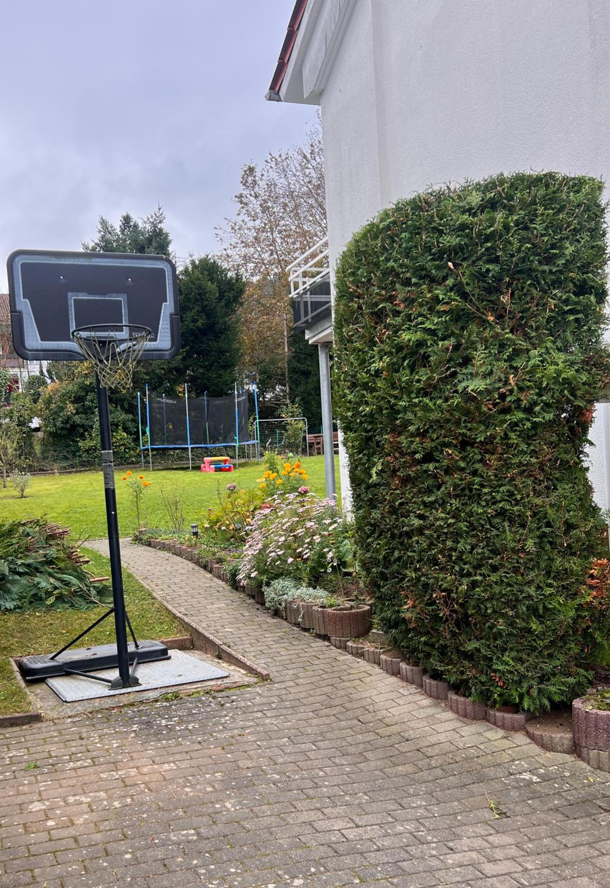 Apartment mit schöner Aussicht auf den Großen Feldberg & Burg Königstein & Frei PARKPLATZ auf Straßenseite