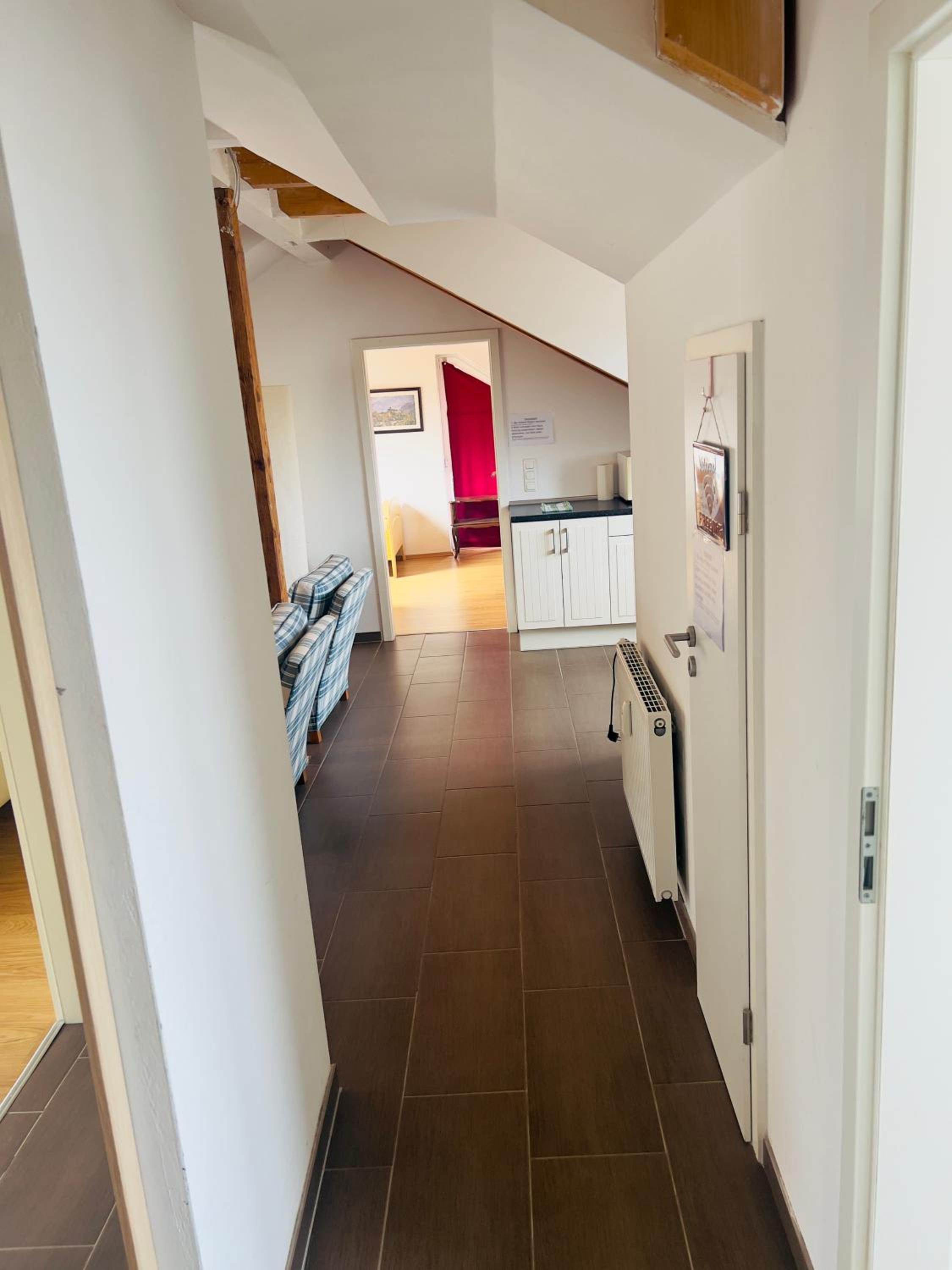 Apartment mit schöner Aussicht auf den Großen Feldberg & Burg Königstein & Frei PARKPLATZ auf Straßenseite