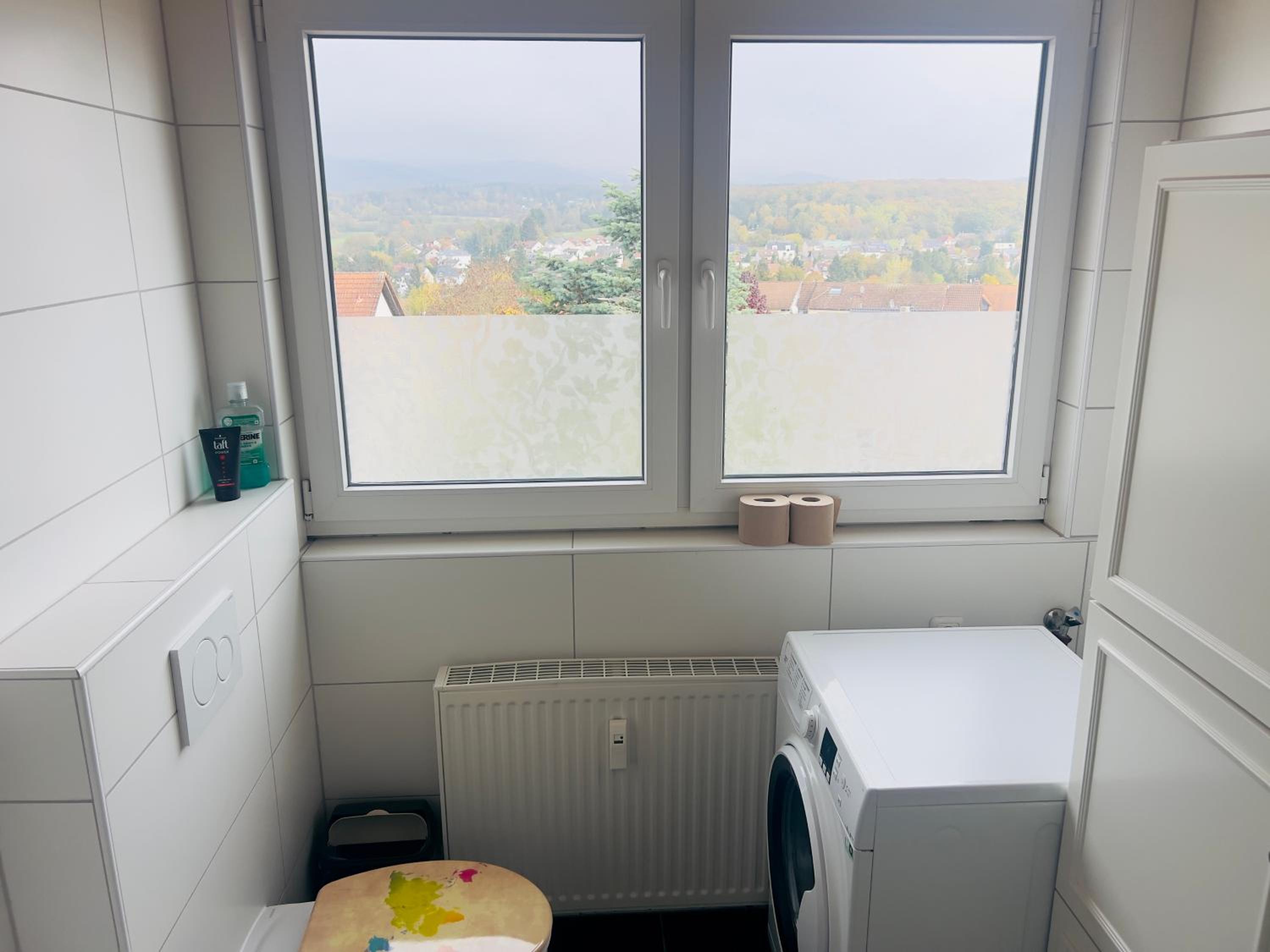 Apartment mit schöner Aussicht auf den Großen Feldberg & Burg Königstein & Frei PARKPLATZ auf Straßenseite