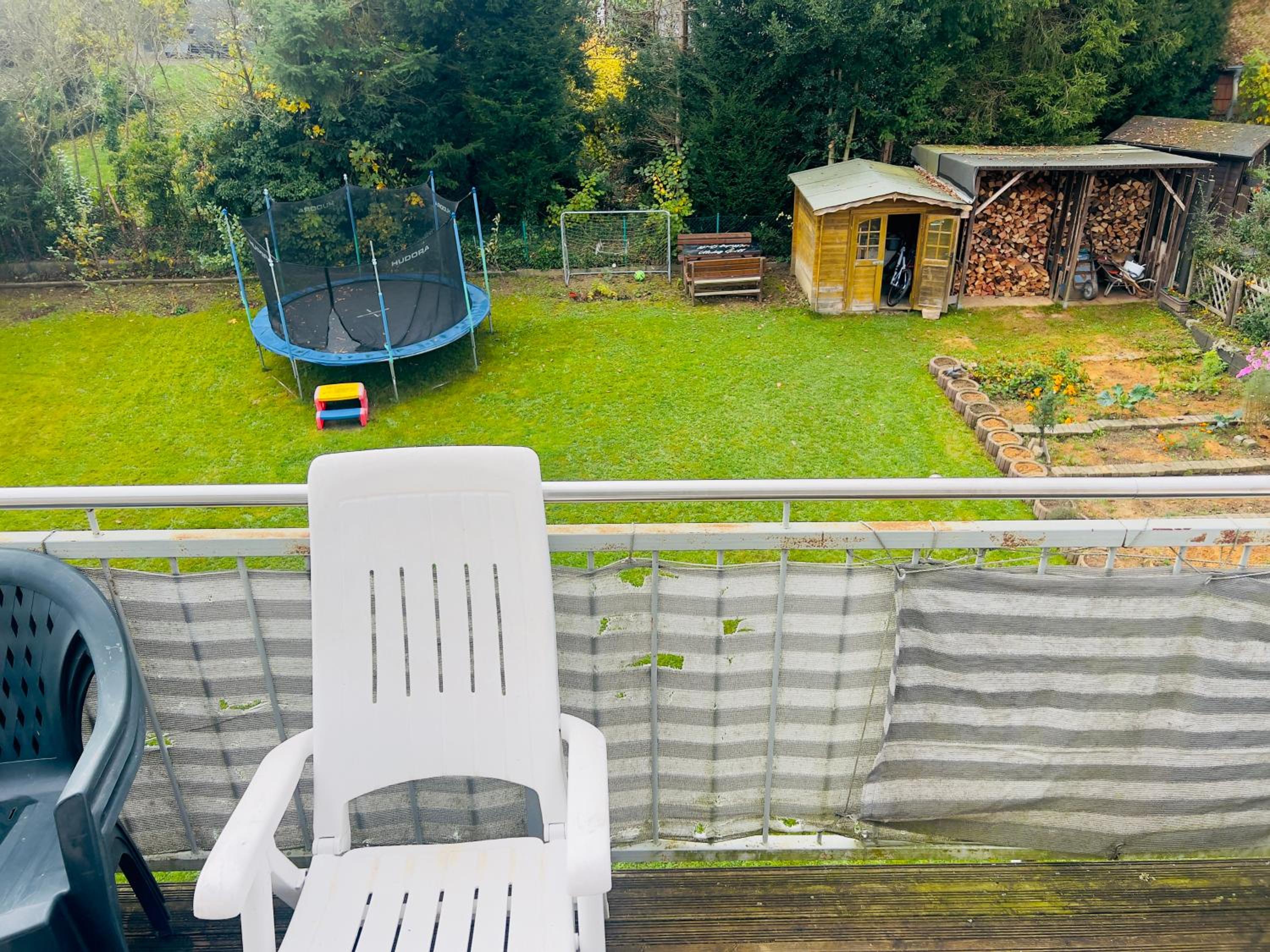 Apartment mit schöner Aussicht auf den Großen Feldberg & Burg Königstein & Frei PARKPLATZ auf Straßenseite