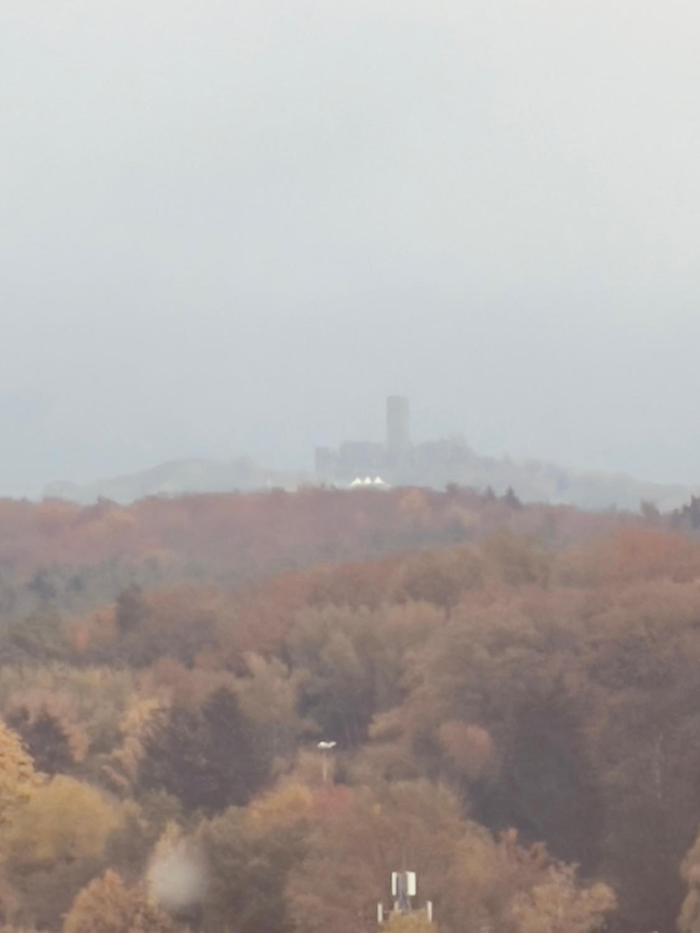 Apartment mit schöner Aussicht auf den Großen Feldberg & Burg Königstein & Frei PARKPLATZ auf Straßenseite