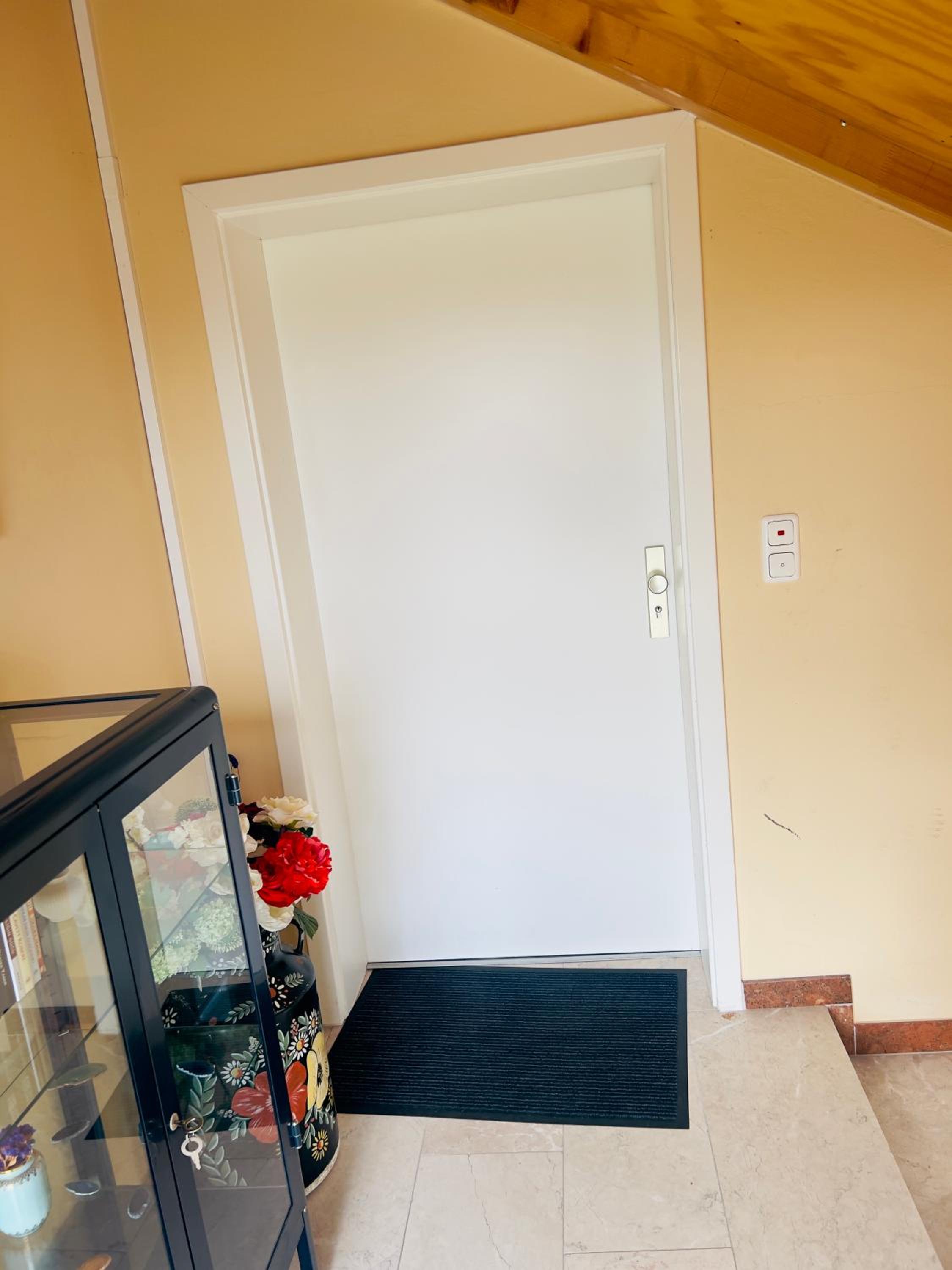 Apartment mit schöner Aussicht auf den Großen Feldberg & Burg Königstein & Frei PARKPLATZ auf Straßenseite
