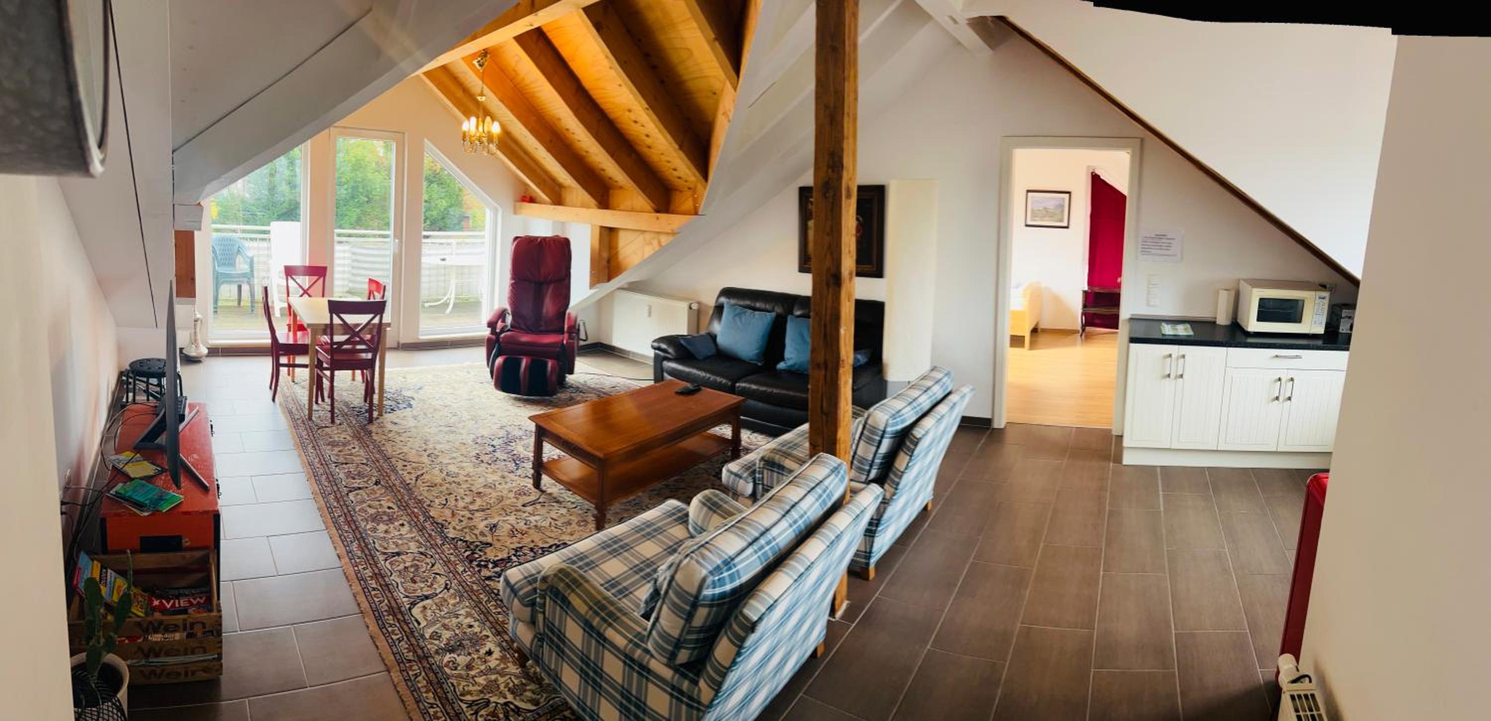 Apartment mit schöner Aussicht auf den Großen Feldberg & Burg Königstein & Frei PARKPLATZ auf Straßenseite