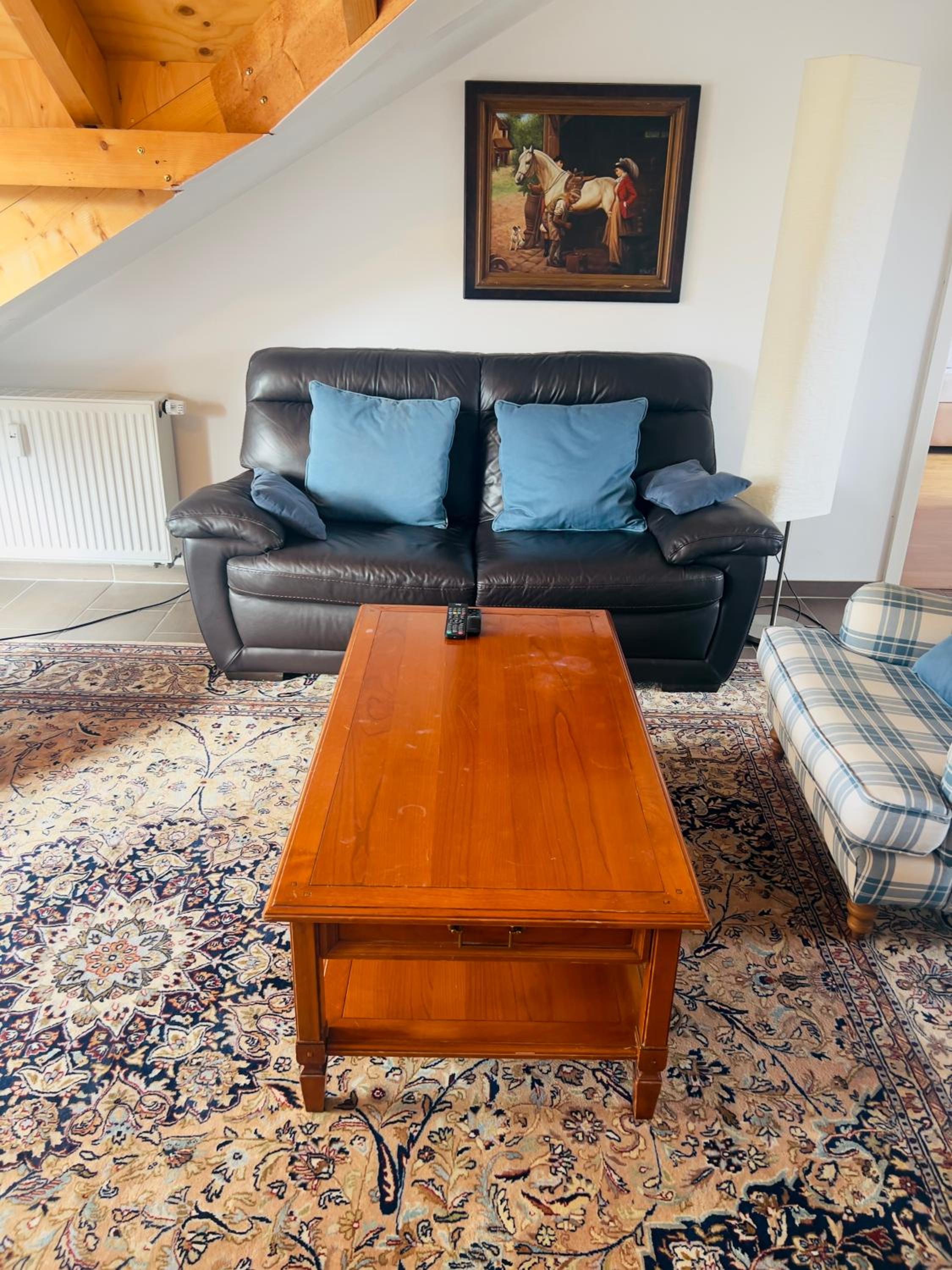 Apartment mit schöner Aussicht auf den Großen Feldberg & Burg Königstein & Frei PARKPLATZ auf Straßenseite