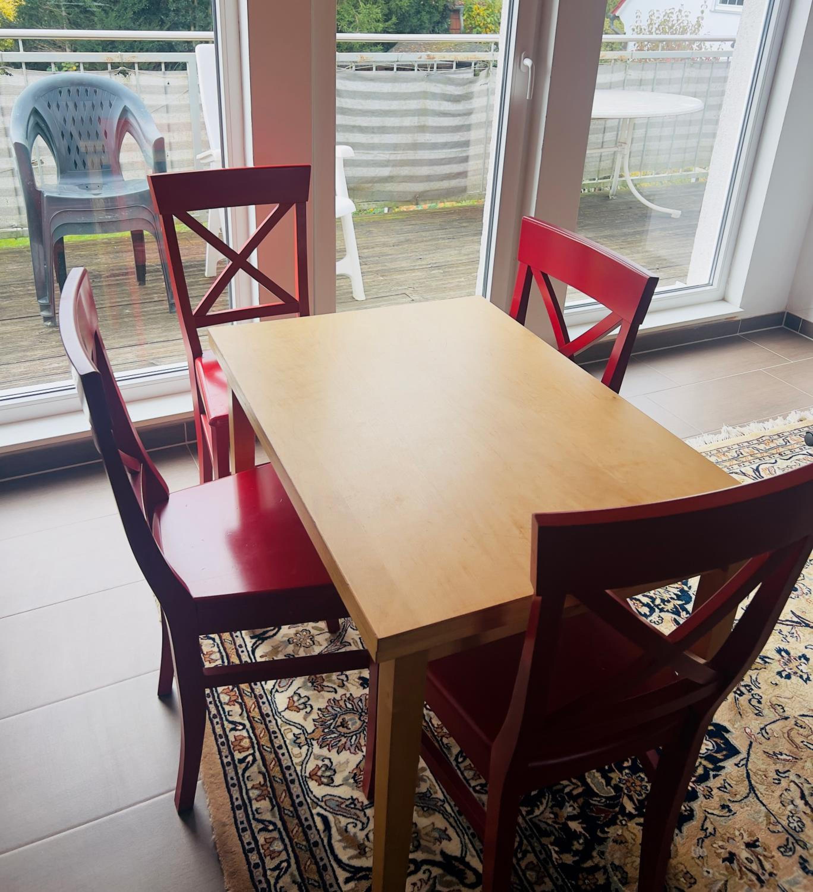 Apartment mit schöner Aussicht auf den Großen Feldberg & Burg Königstein & Frei PARKPLATZ auf Straßenseite