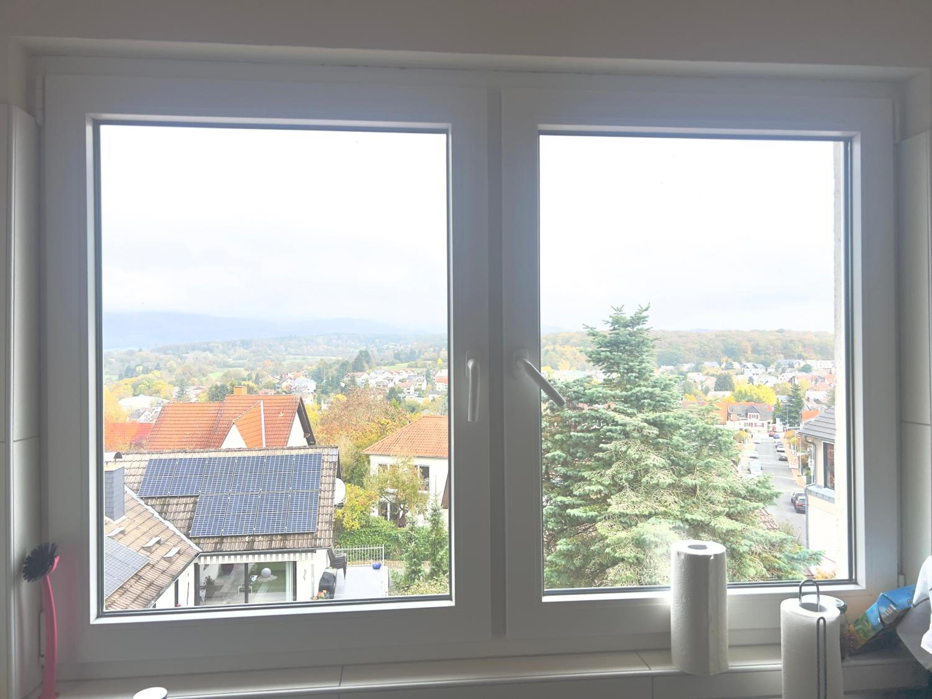 Apartment mit schöner Aussicht auf den Großen Feldberg & Burg Königstein & Frei PARKPLATZ auf Straßenseite