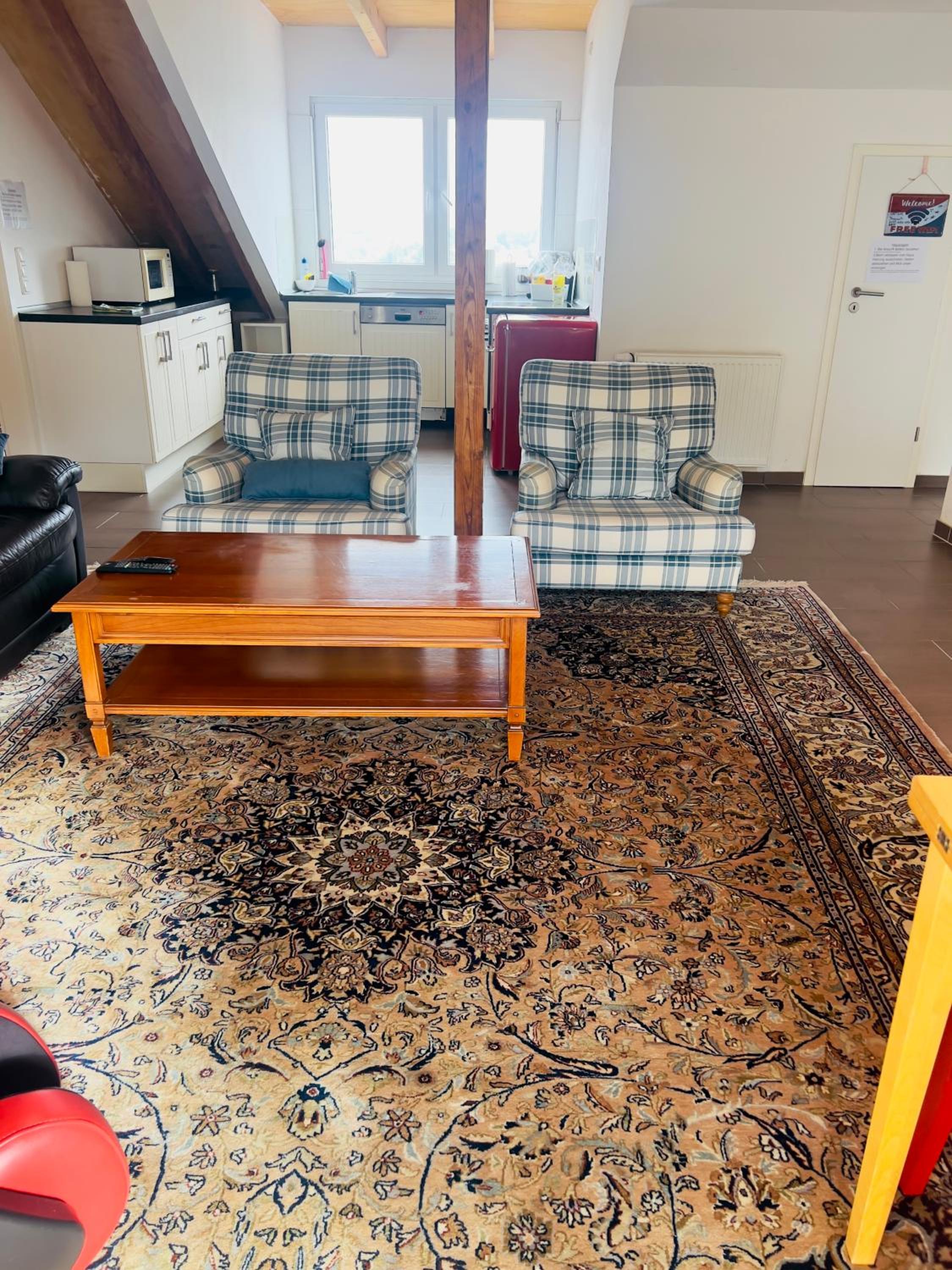 Apartment mit schöner Aussicht auf den Großen Feldberg & Burg Königstein & Frei PARKPLATZ auf Straßenseite