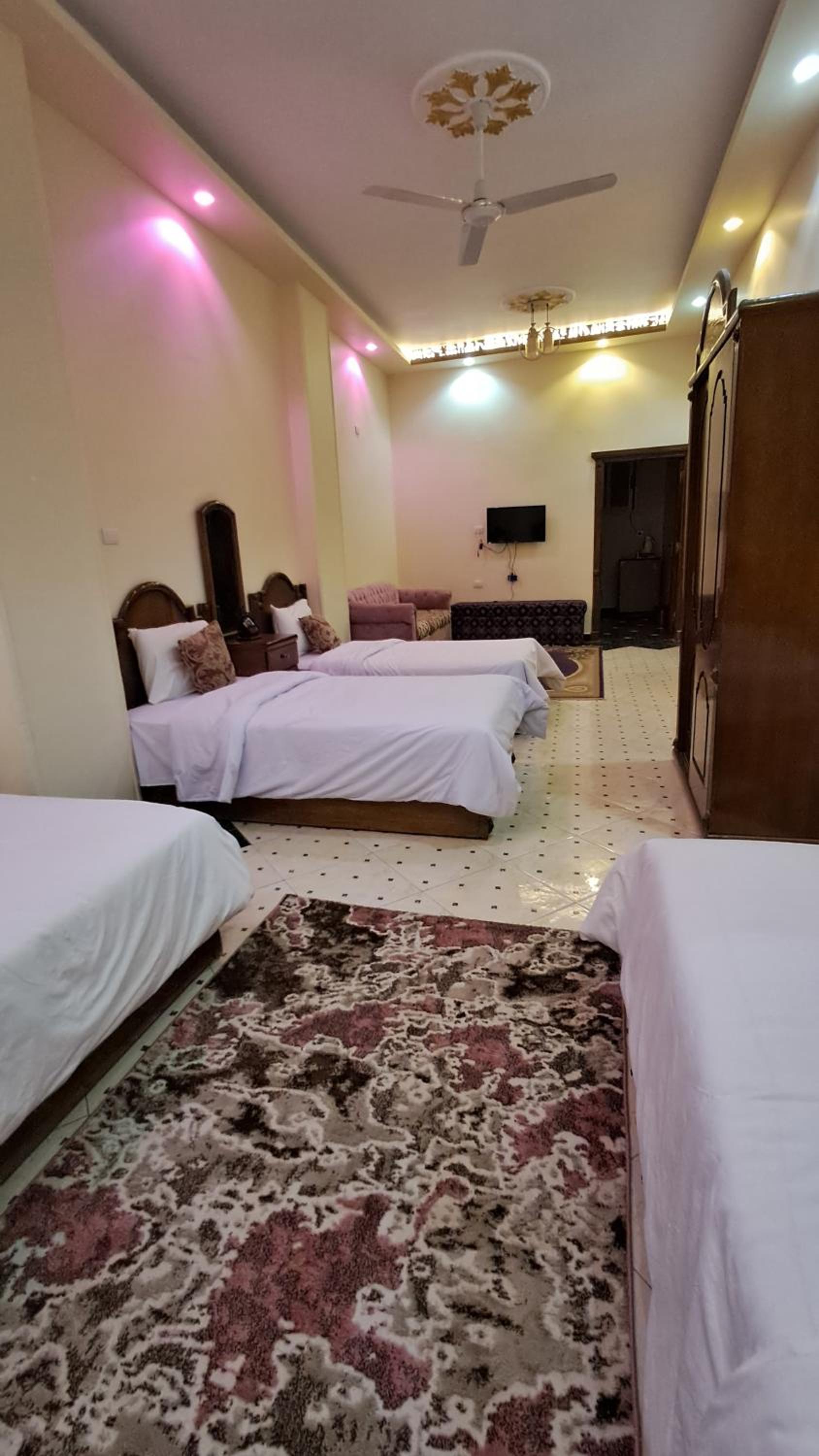 Nb Nfr pyramids INN