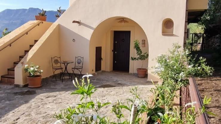 Casale di Sicilia view 2