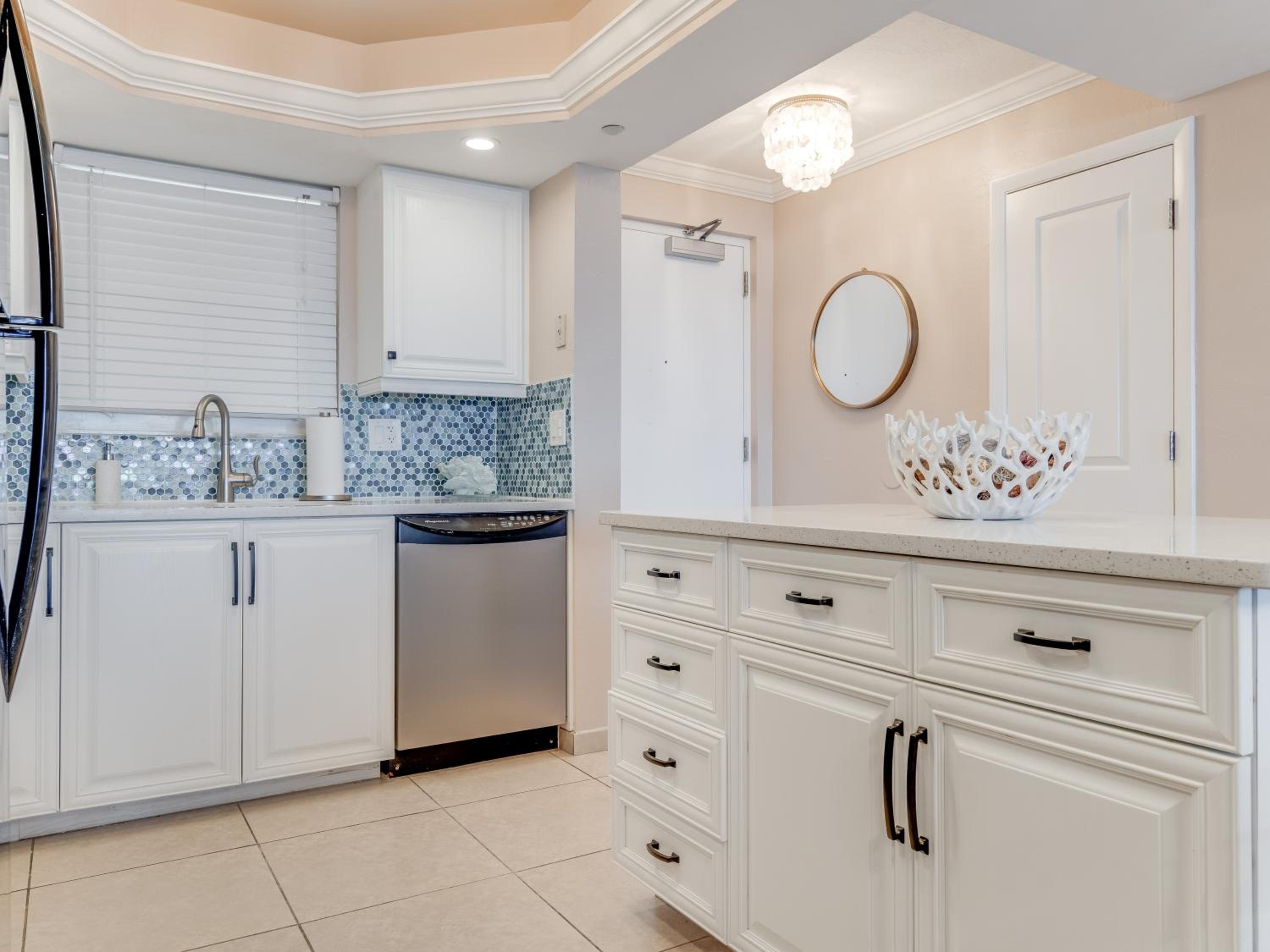 Gulf-View Condo w/ Pool, Beach Access & BBQ Area view 4