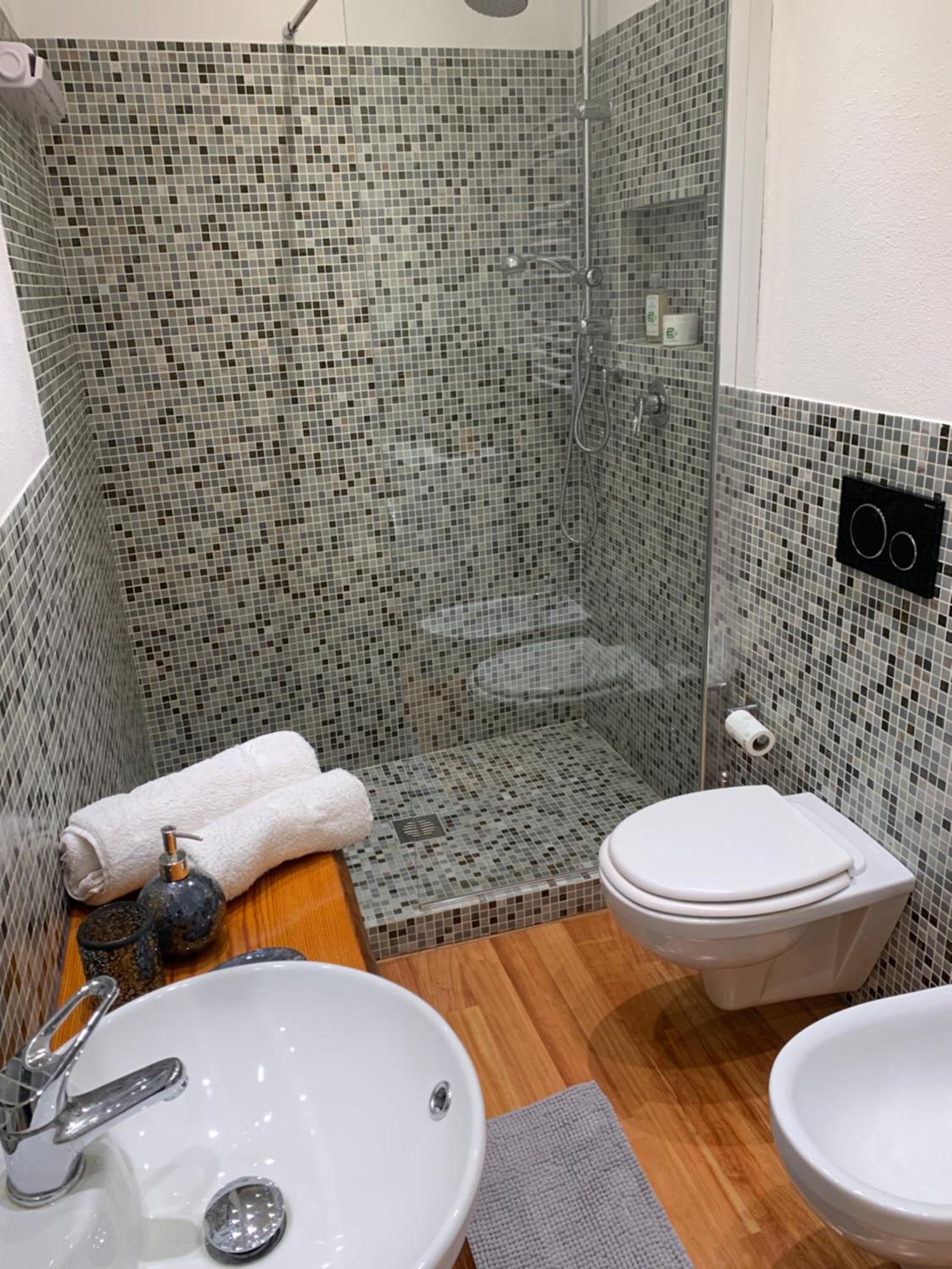 Caruggio 44 en Chiavari — bathroom