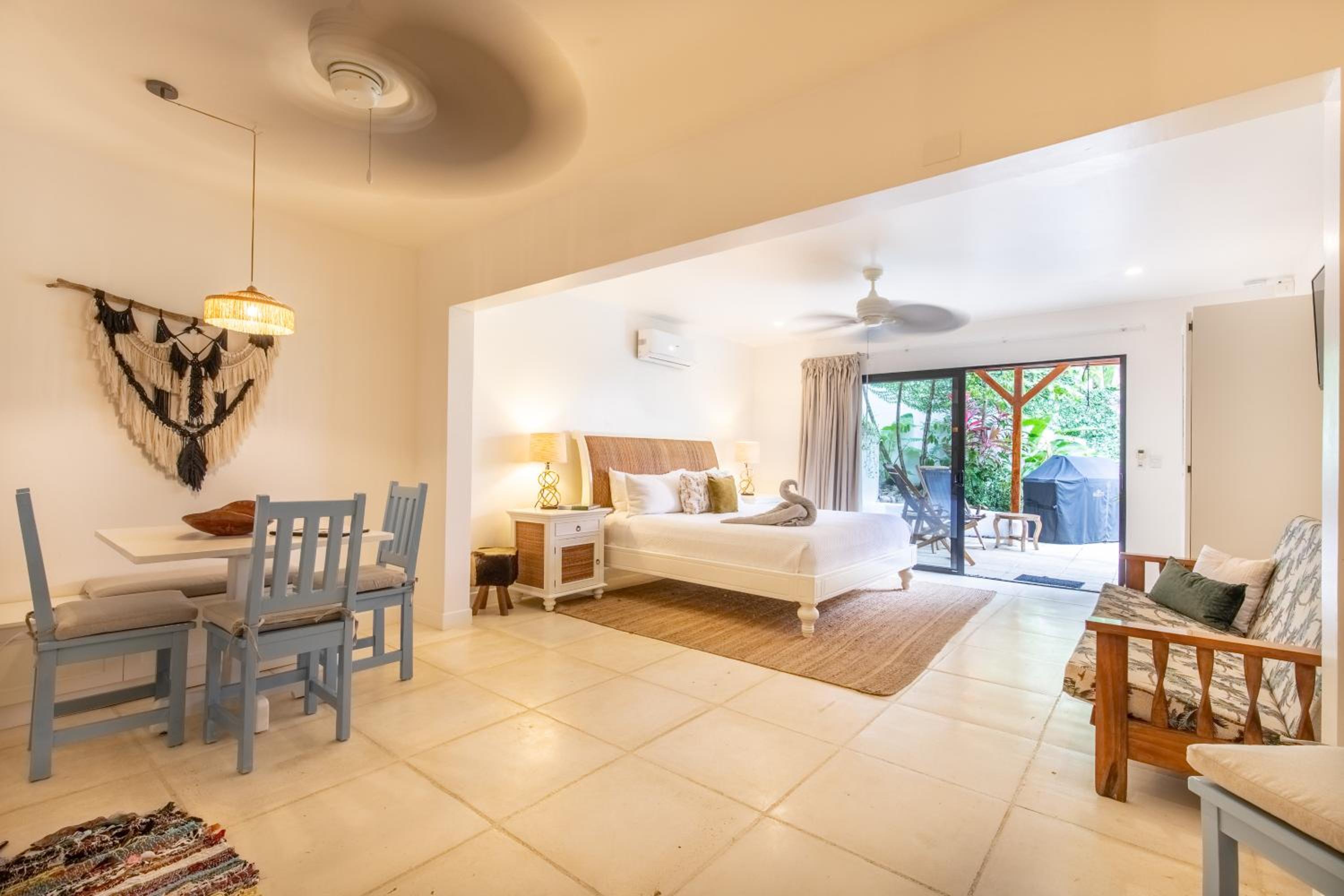 Casa Vitality Bed and Breakfast - Playa Guiones, Nosara - 4 Minute Walk to the Beach