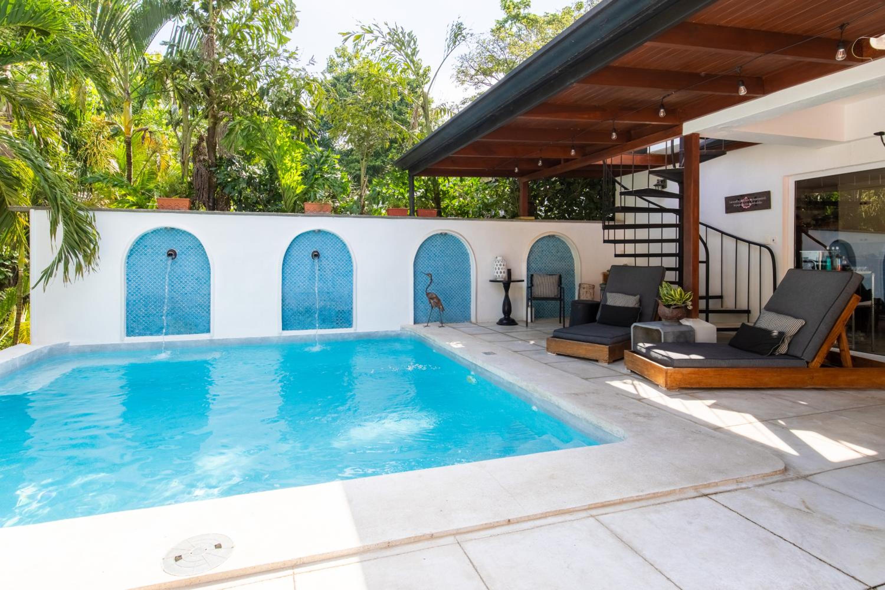 Casa Vitality Bed and Breakfast - Playa Guiones, Nosara - 4 Minute Walk to the Beach