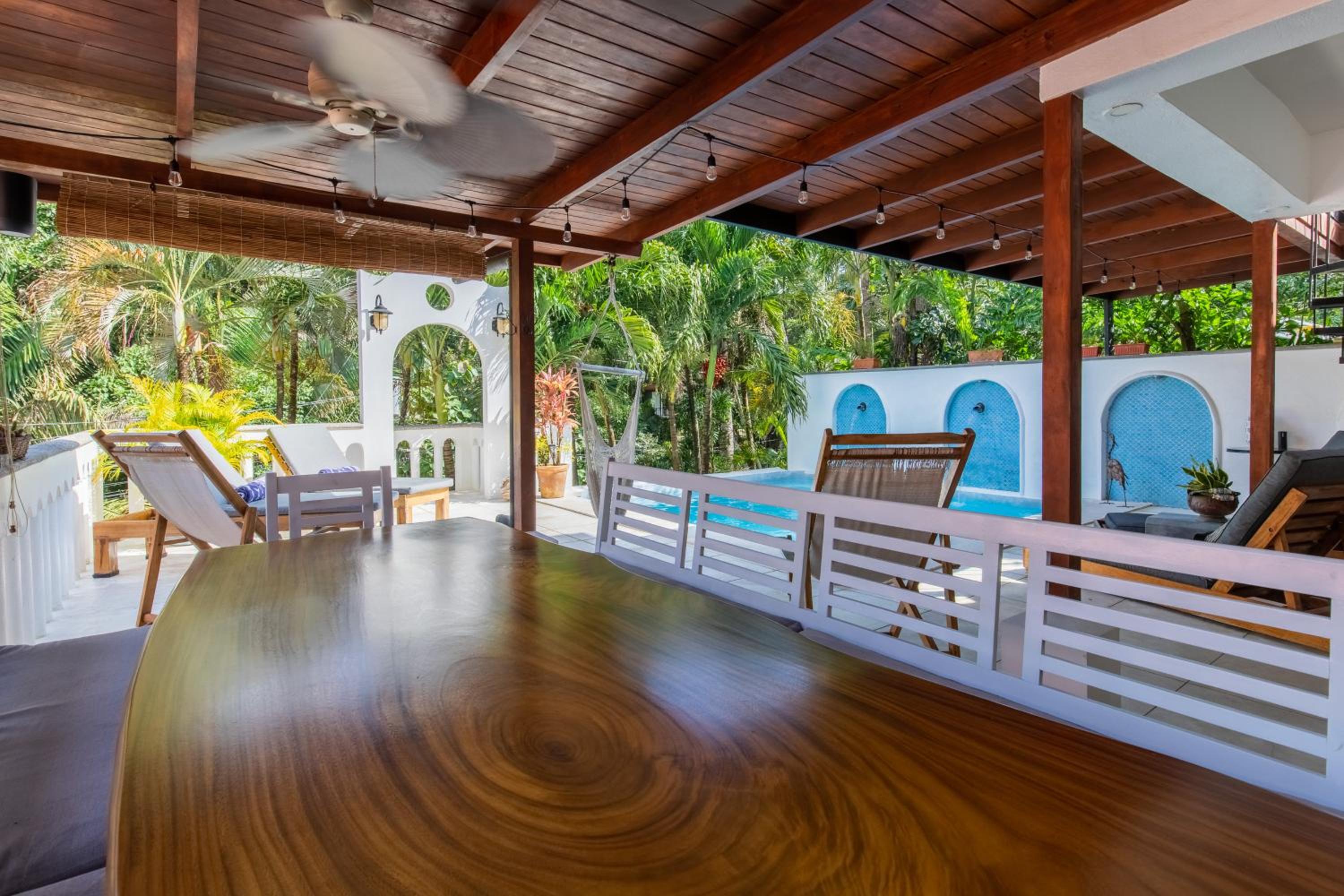 Casa Vitality Bed and Breakfast - Playa Guiones, Nosara - 4 Minute Walk to the Beach