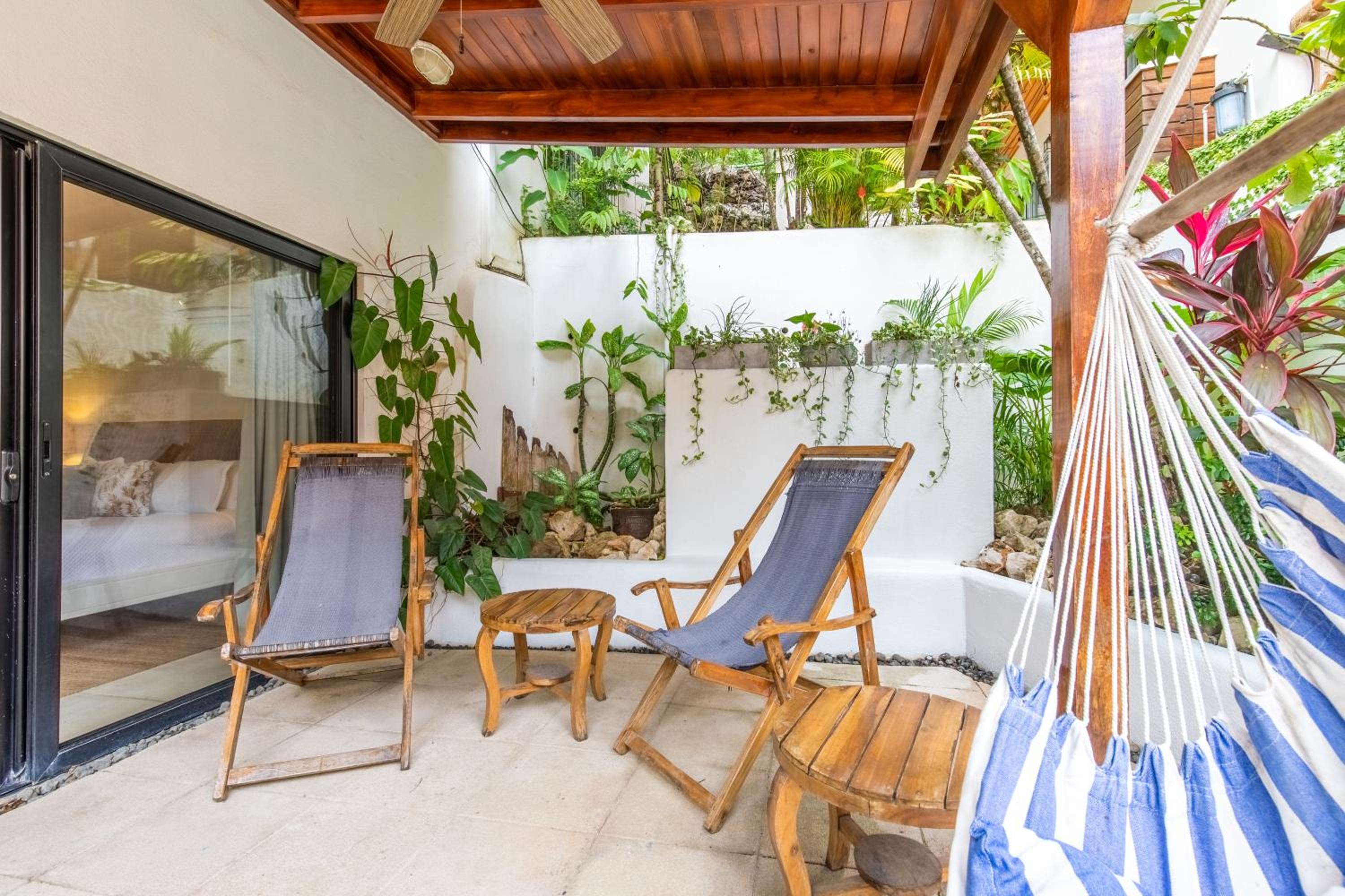 Casa Vitality Bed and Breakfast - Playa Guiones, Nosara - 4 Minute Walk to the Beach