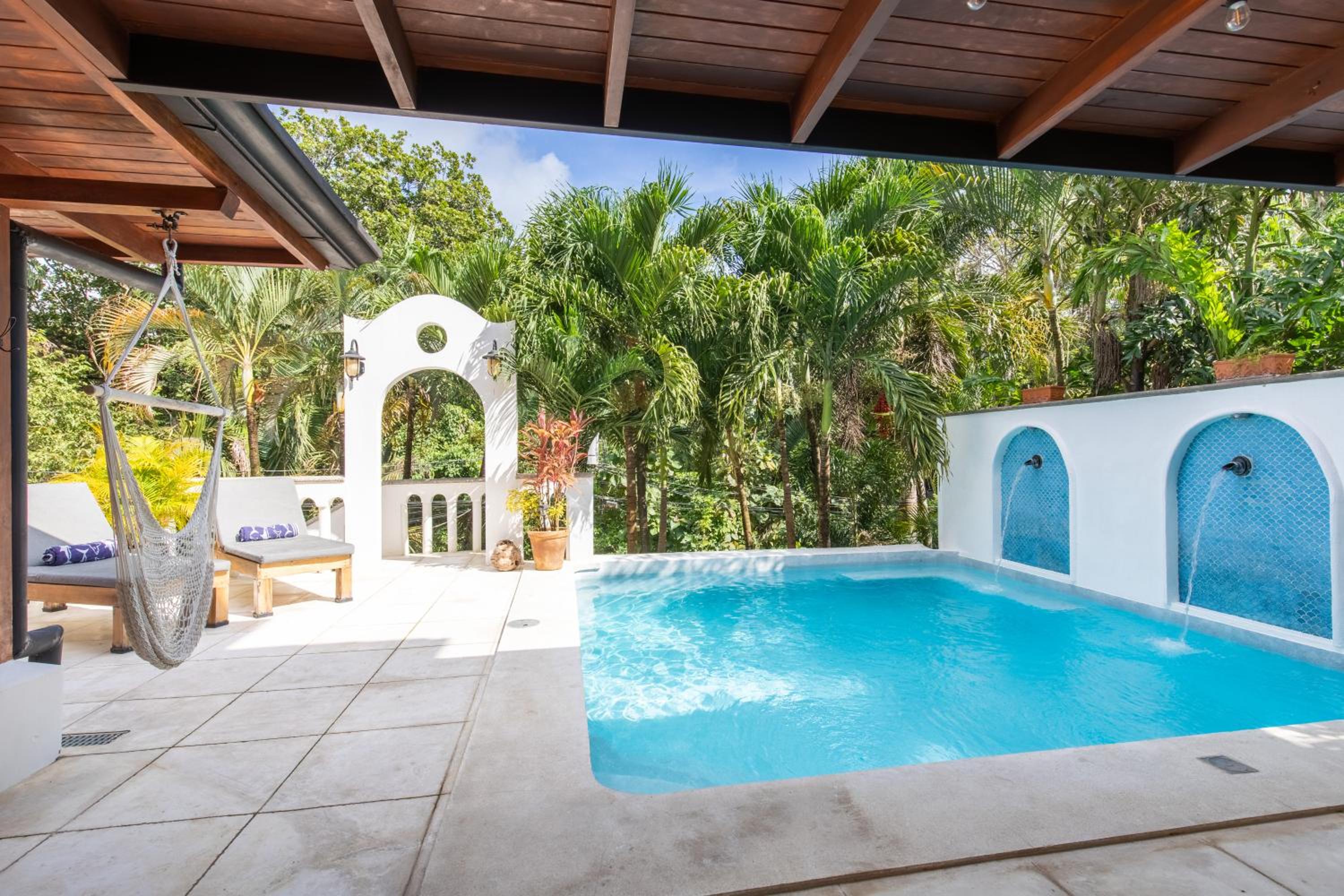 Casa Vitality Bed and Breakfast - Playa Guiones, Nosara - 4 Minute Walk to the Beach