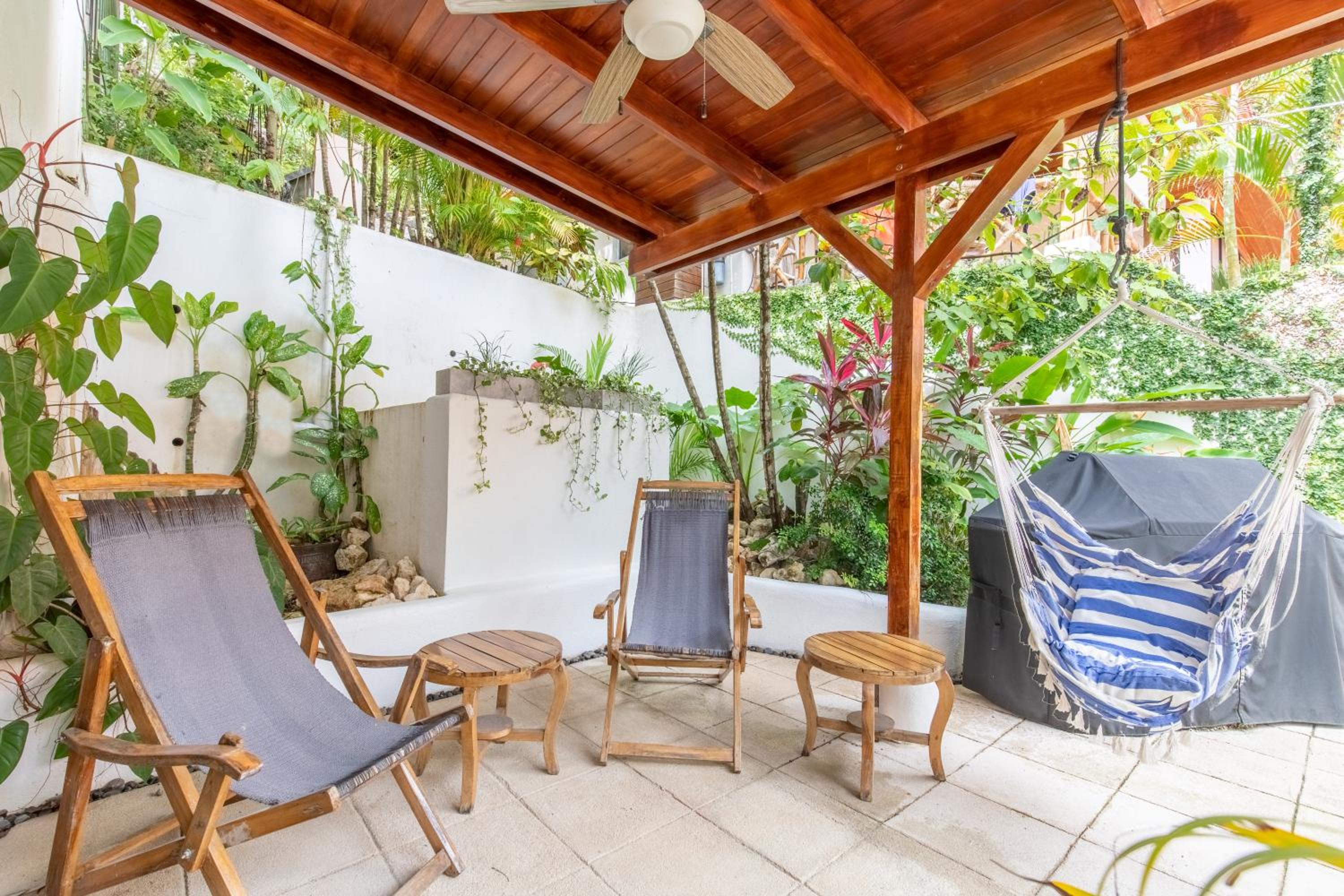 Casa Vitality Bed and Breakfast - Playa Guiones, Nosara - 4 Minute Walk to the Beach