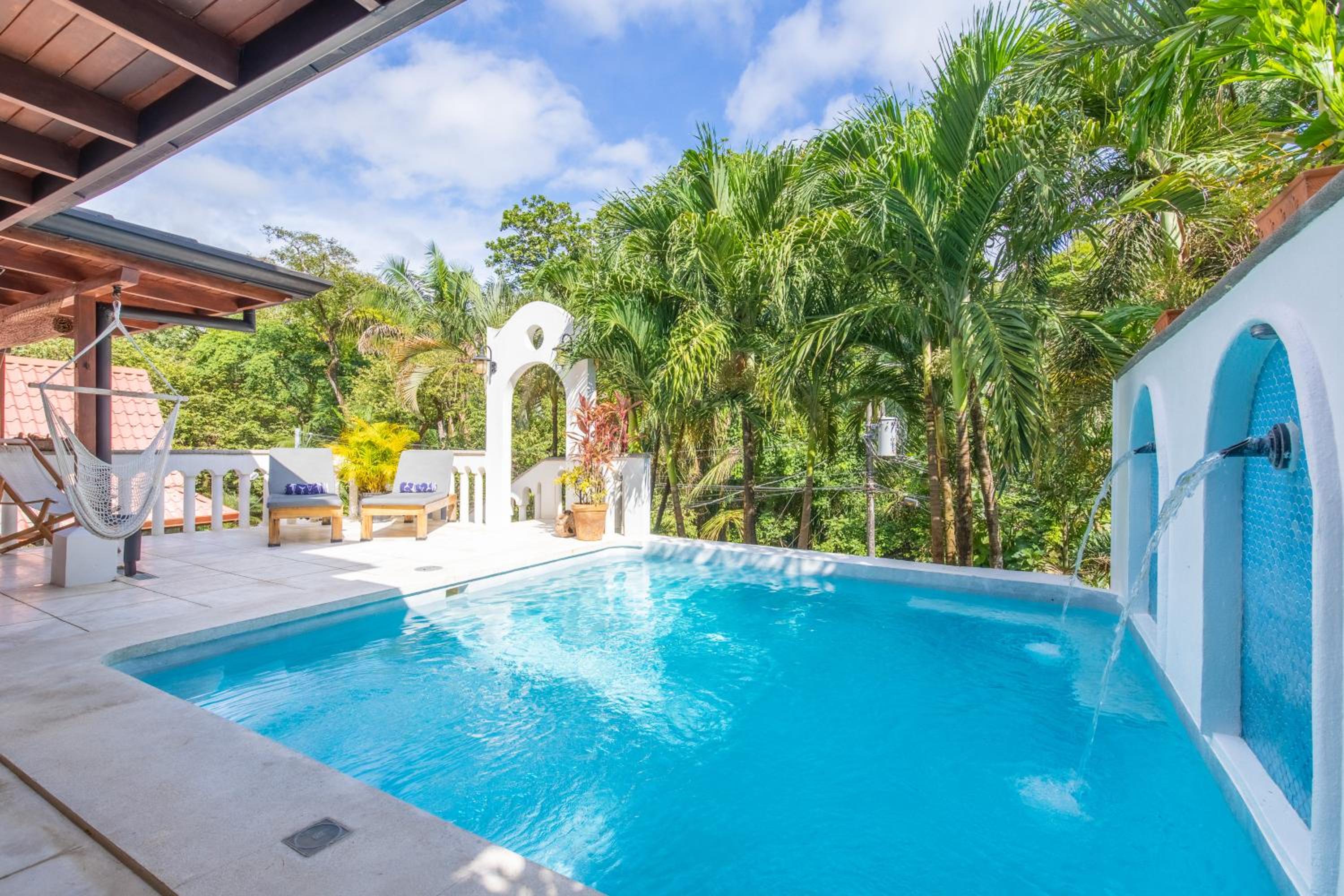 Casa Vitality Bed and Breakfast - Playa Guiones, Nosara - 4 Minute Walk to the Beach