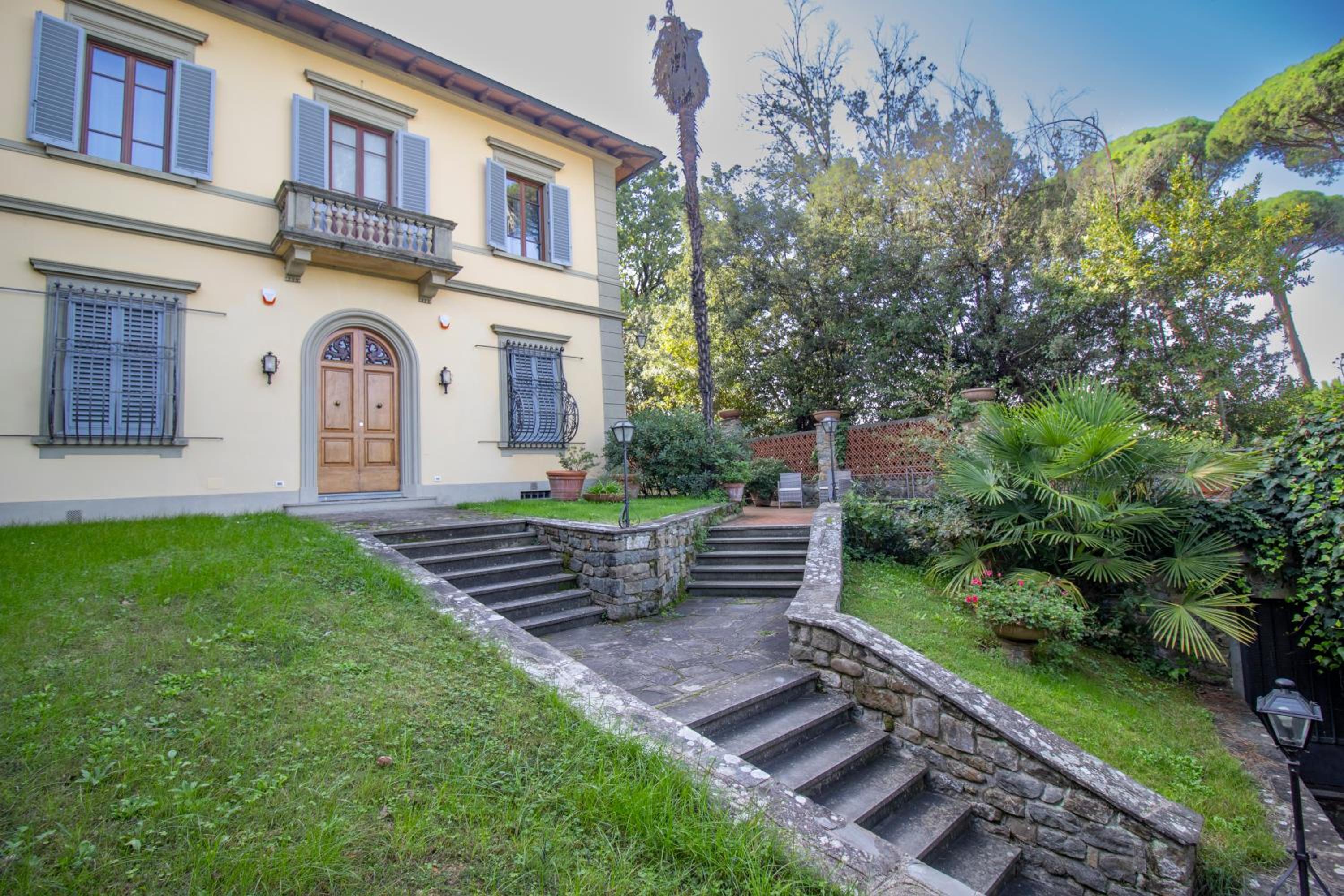 Villa Lia - Apartment in Villa with private garden and Pool