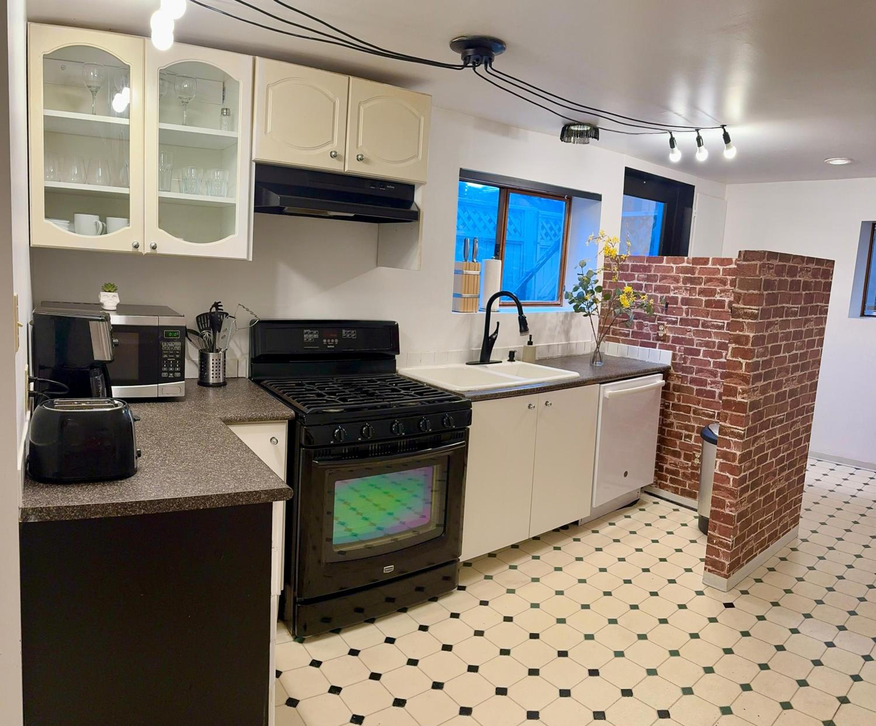 Bright Garden Suite Across From Park in Kitsilano