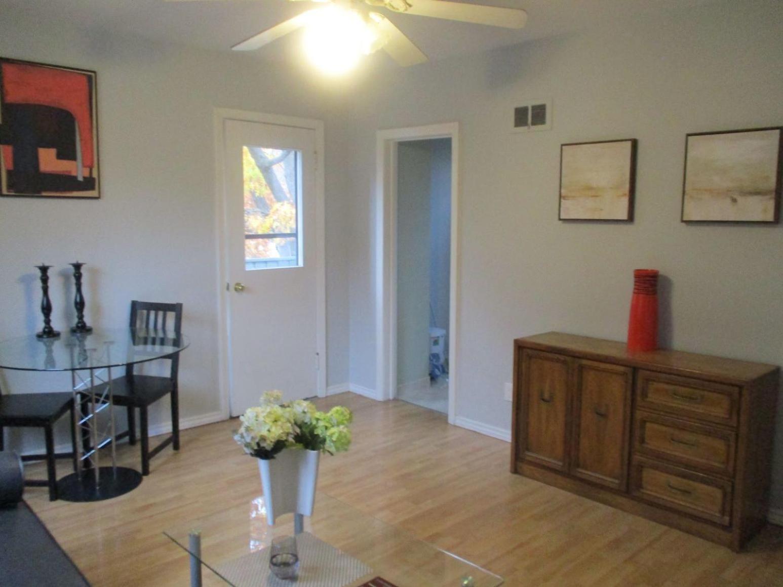 High Park Double room with exclusive Washroom Kitchen and living rooms