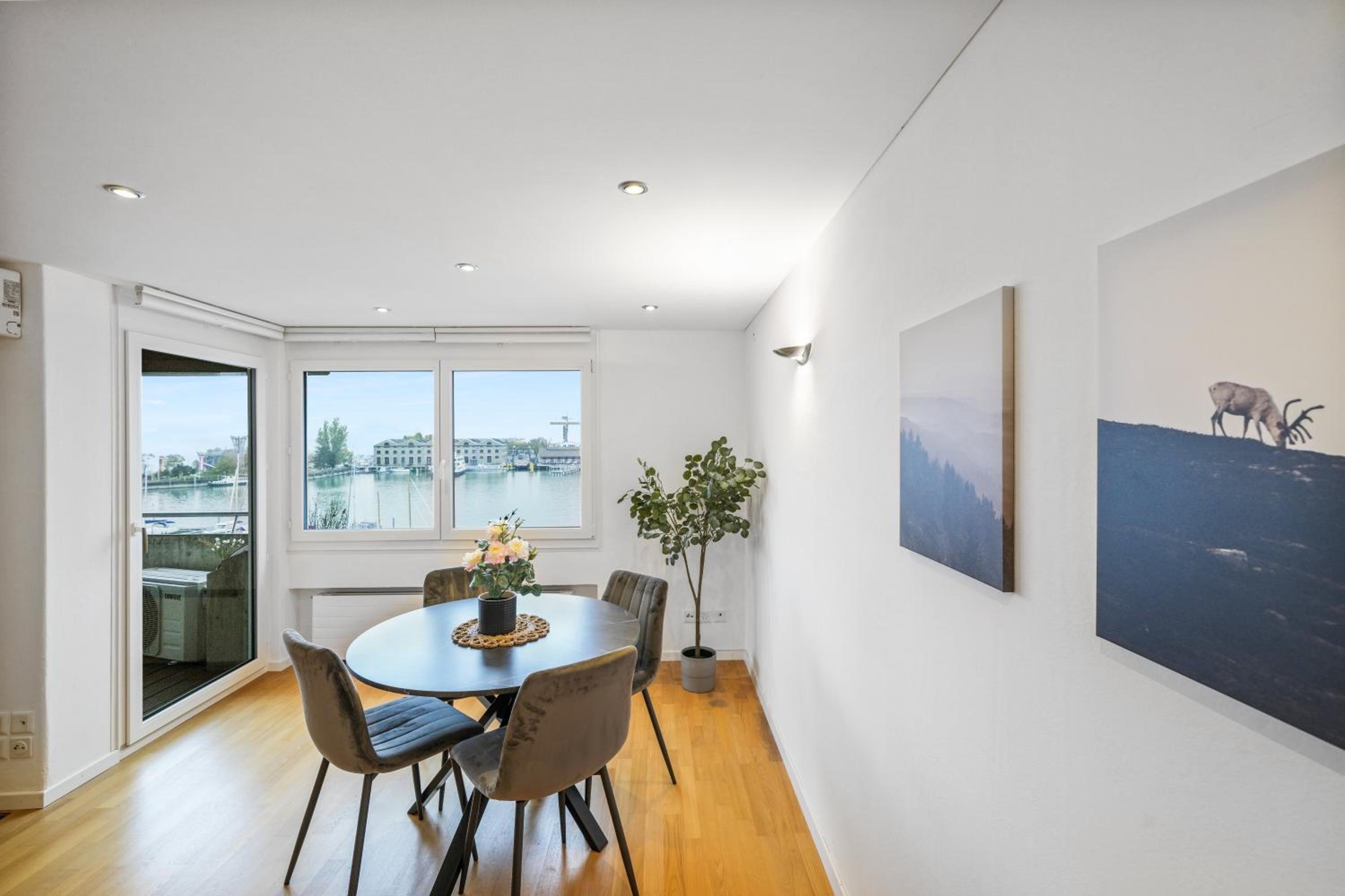 book2stay - Lakeview Apartment