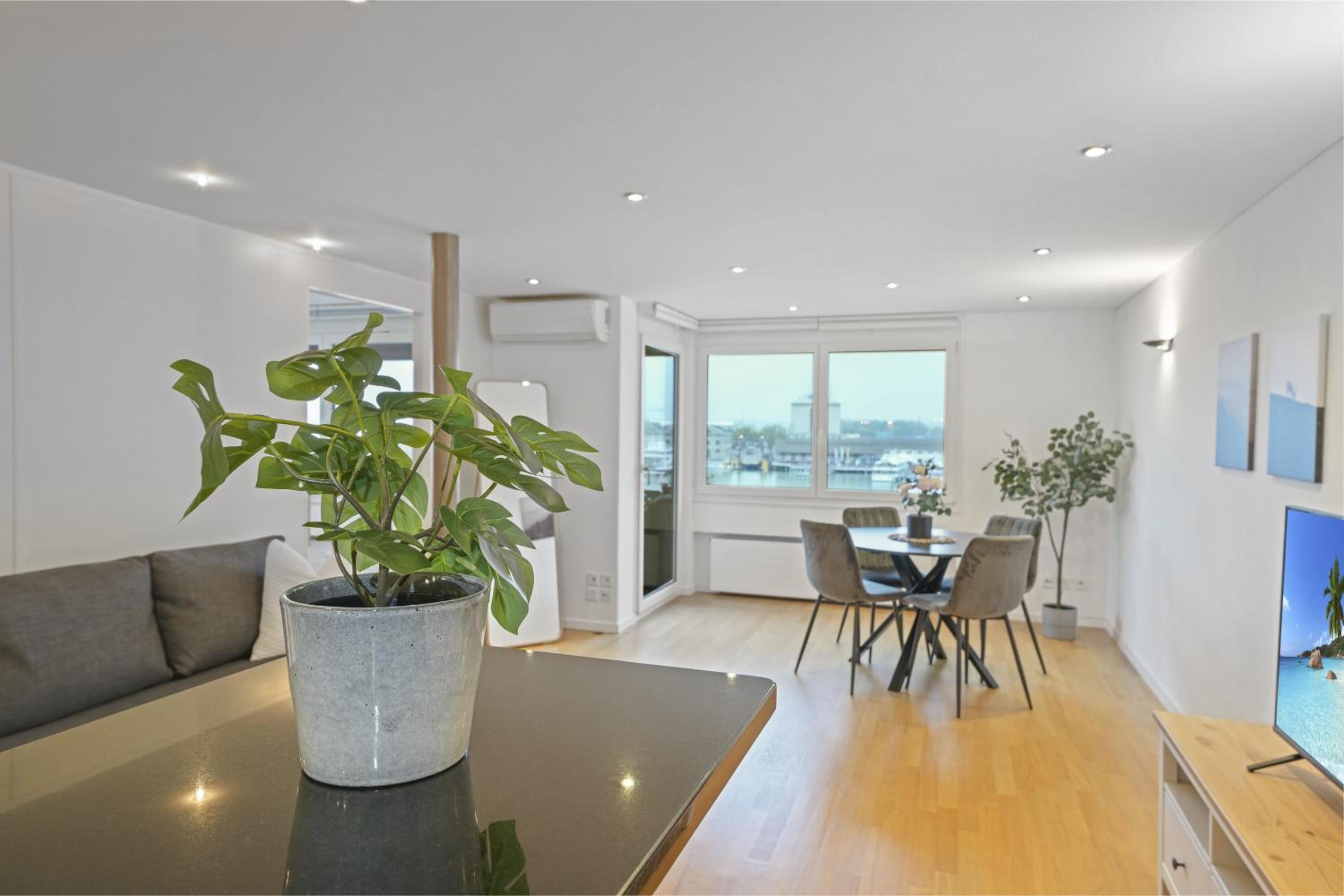 book2stay - Lakeview Apartment