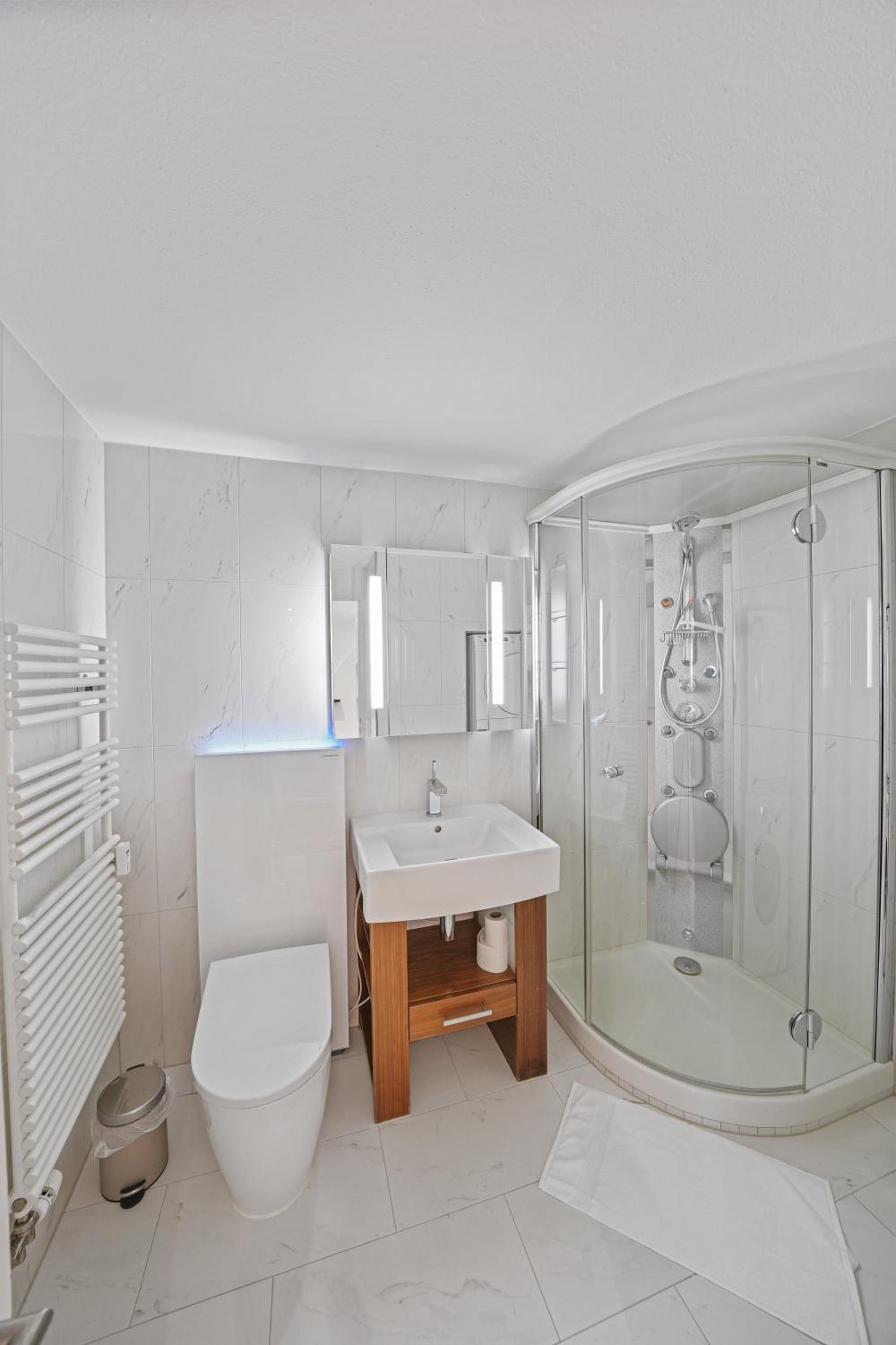 book2stay - Lakeview Apartment