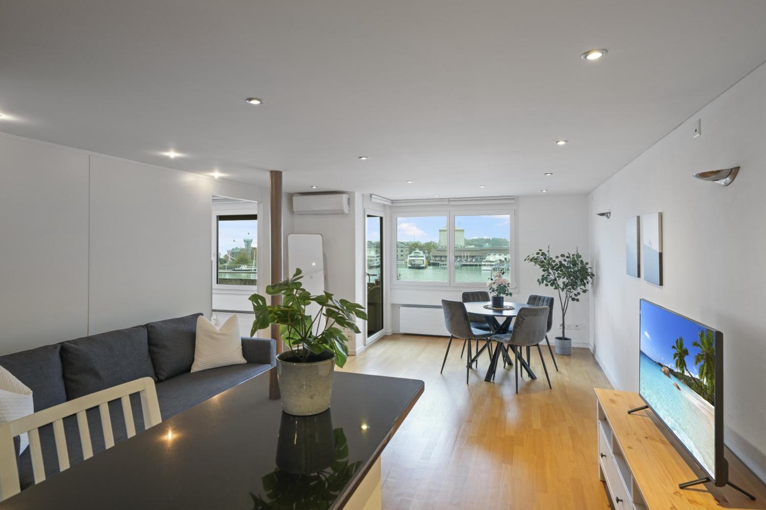 book2stay - Lakeview Apartment