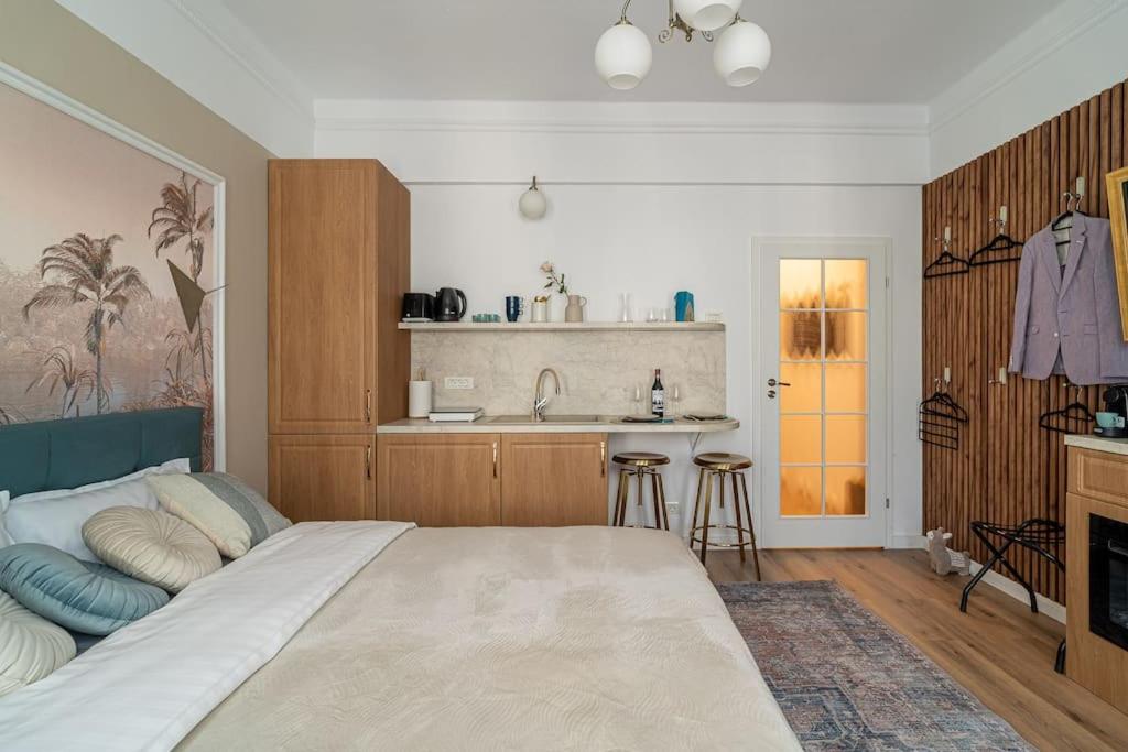 Heritage No 4 Stylish Studio with Iconic Views in the Heart of the City view 4
