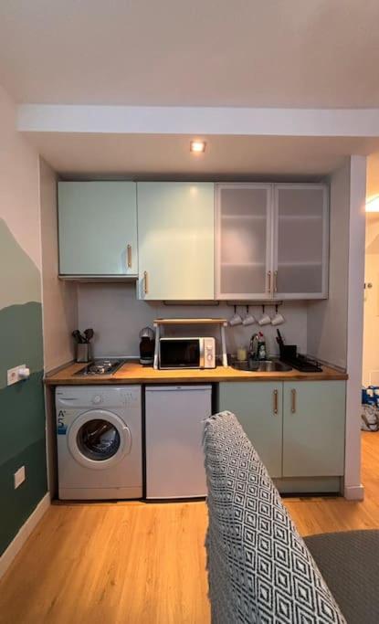 Studio 5 mins from El Palo Beach WiFi & AC photo 3