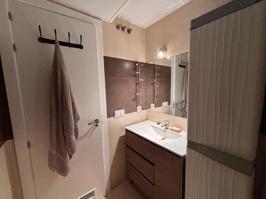 Studio 5 mins from El Palo Beach WiFi & AC photo 2