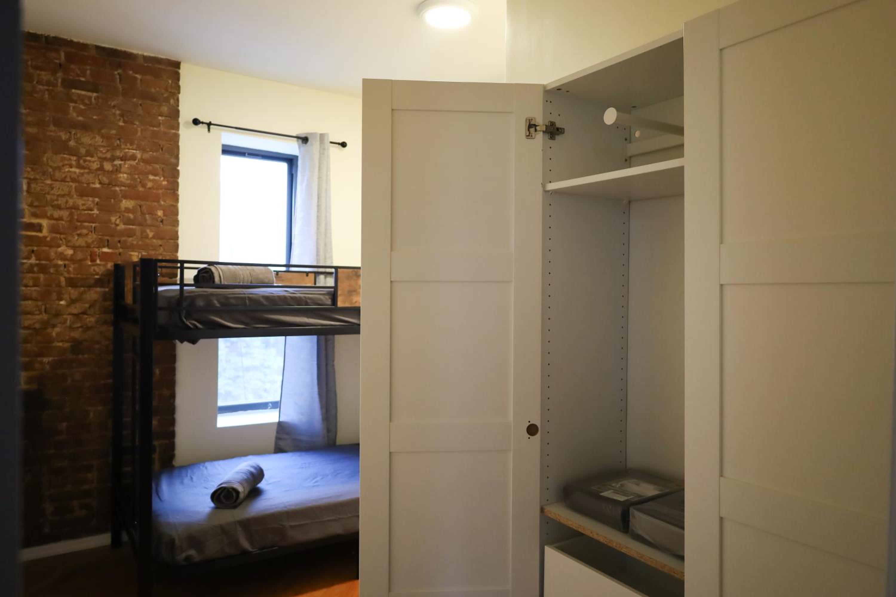 Family Friendly 4BR 2BA in Prime NYC Location