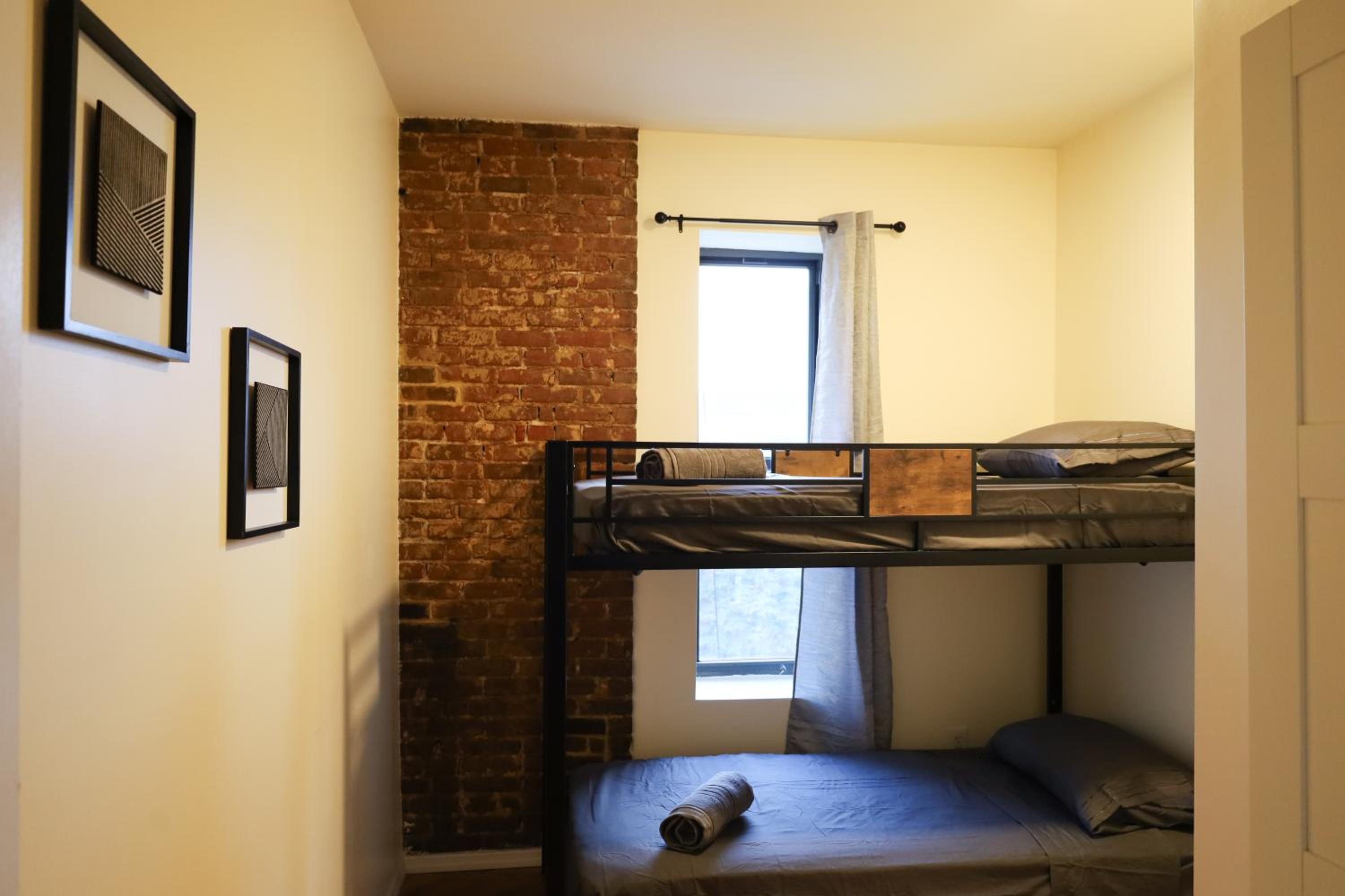 Family Friendly 4BR 2BA in Prime NYC Location