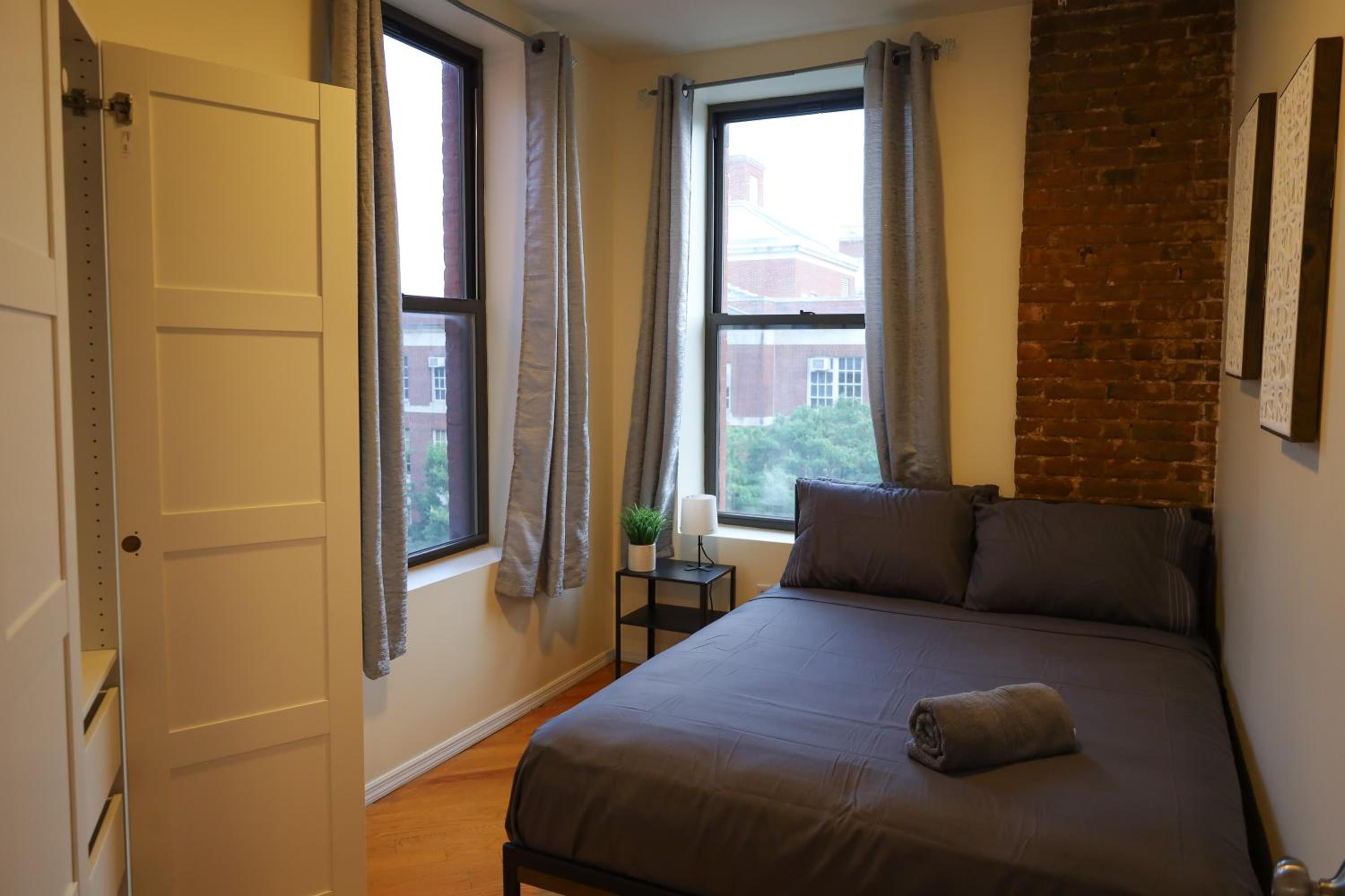 Family Friendly 4BR 2BA in Prime NYC Location