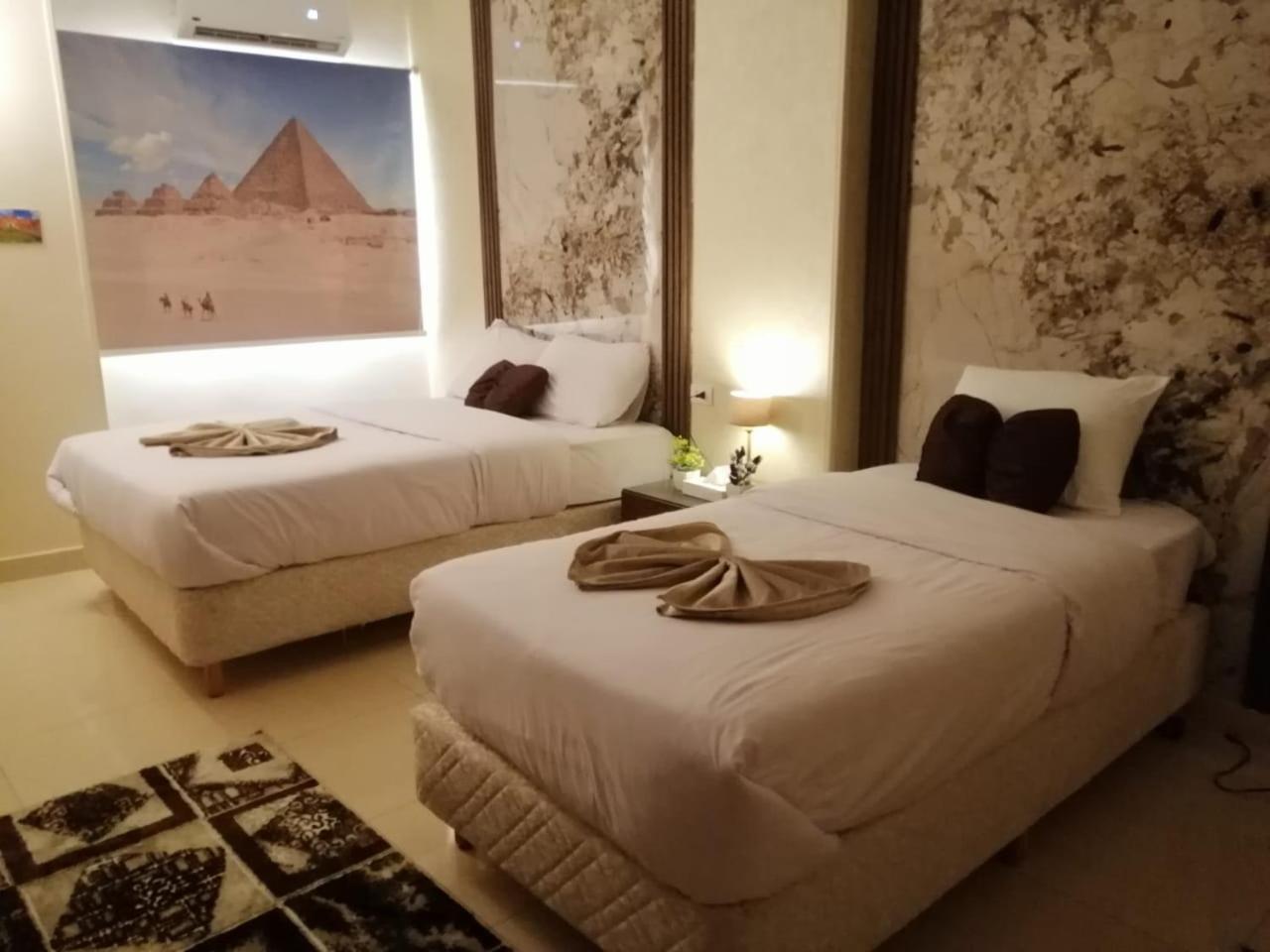 Nb Nfr pyramids INN