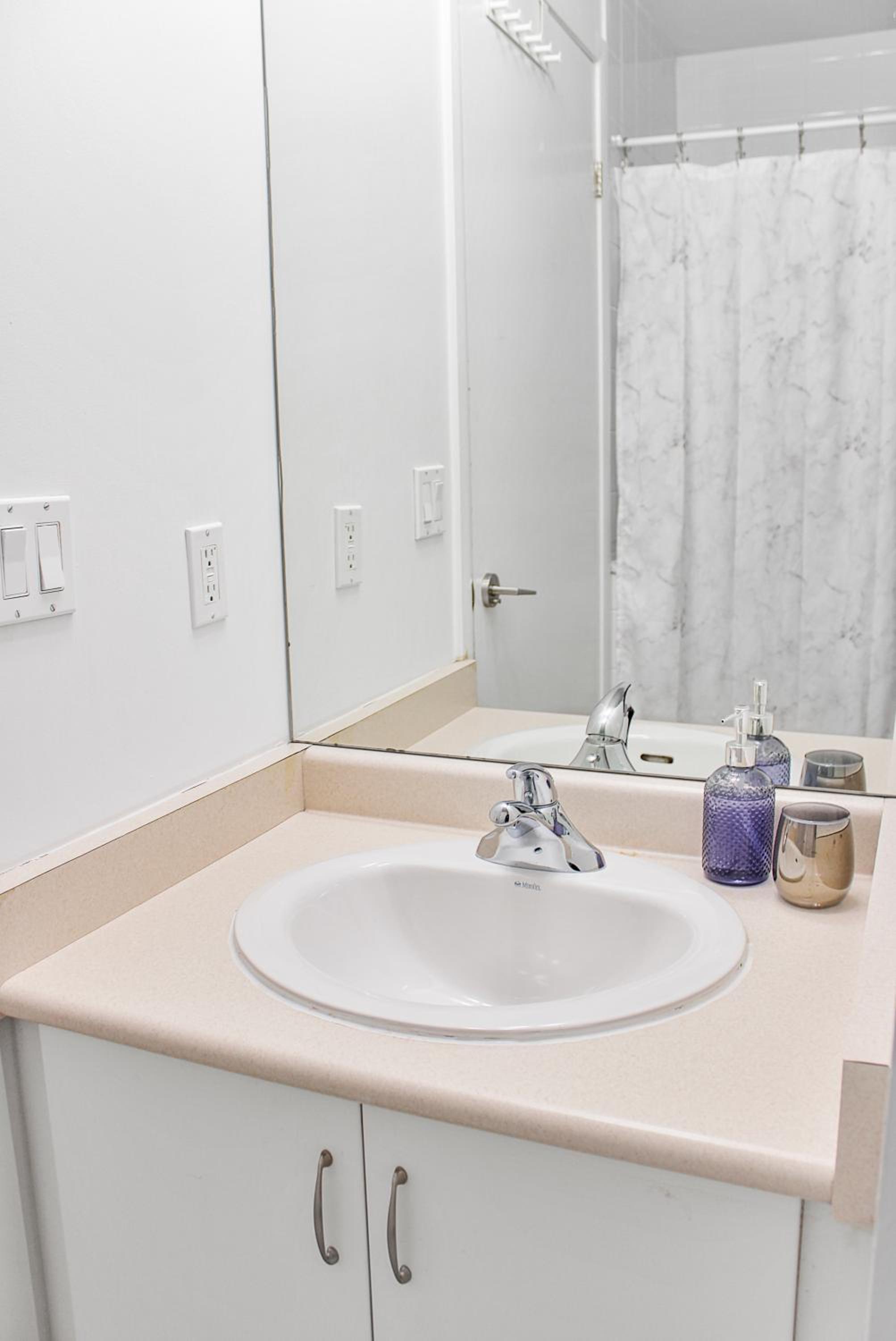 City View Towers - Steps to CN Tower - Indoor Pool - Save on 4 weeks stay in February