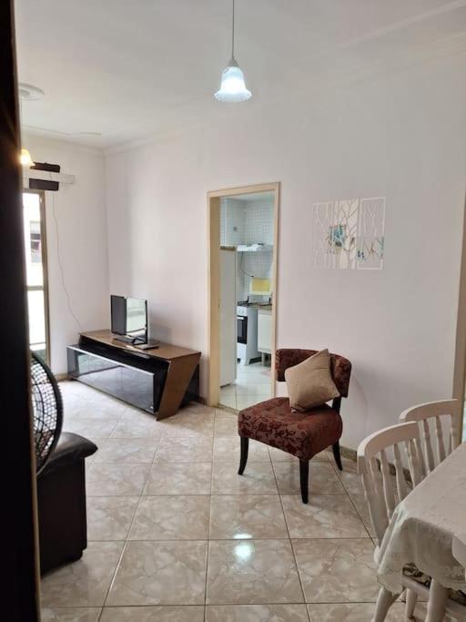 Apartamento completo 2 quartos 6 pessoas - Em frente a praia