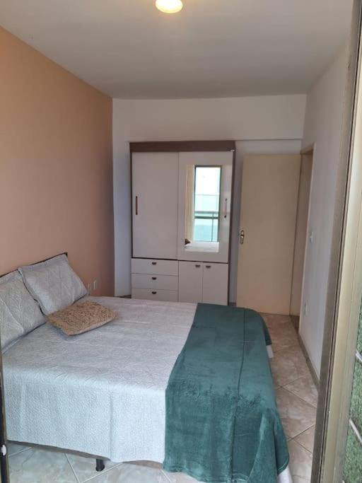 Apartamento completo 2 quartos 6 pessoas - Em frente a praia