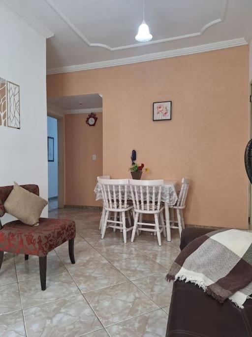 Apartamento completo 2 quartos 6 pessoas - Em frente a praia