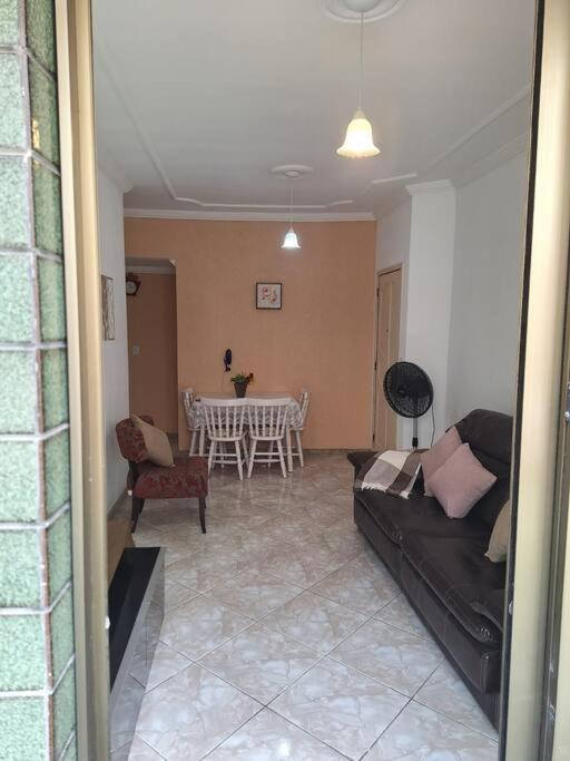 Apartamento completo 2 quartos 6 pessoas - Em frente a praia
