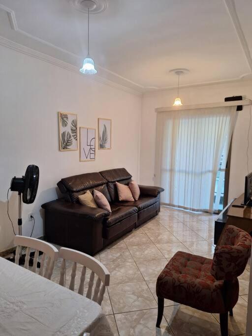 Apartamento completo 2 quartos 6 pessoas - Em frente a praia