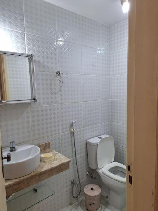 Apartamento completo 2 quartos 6 pessoas - Em frente a praia