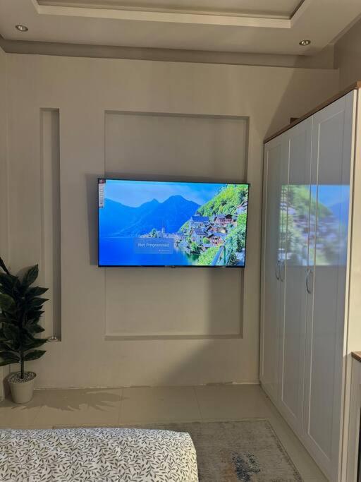 Cozy studio with privet entry